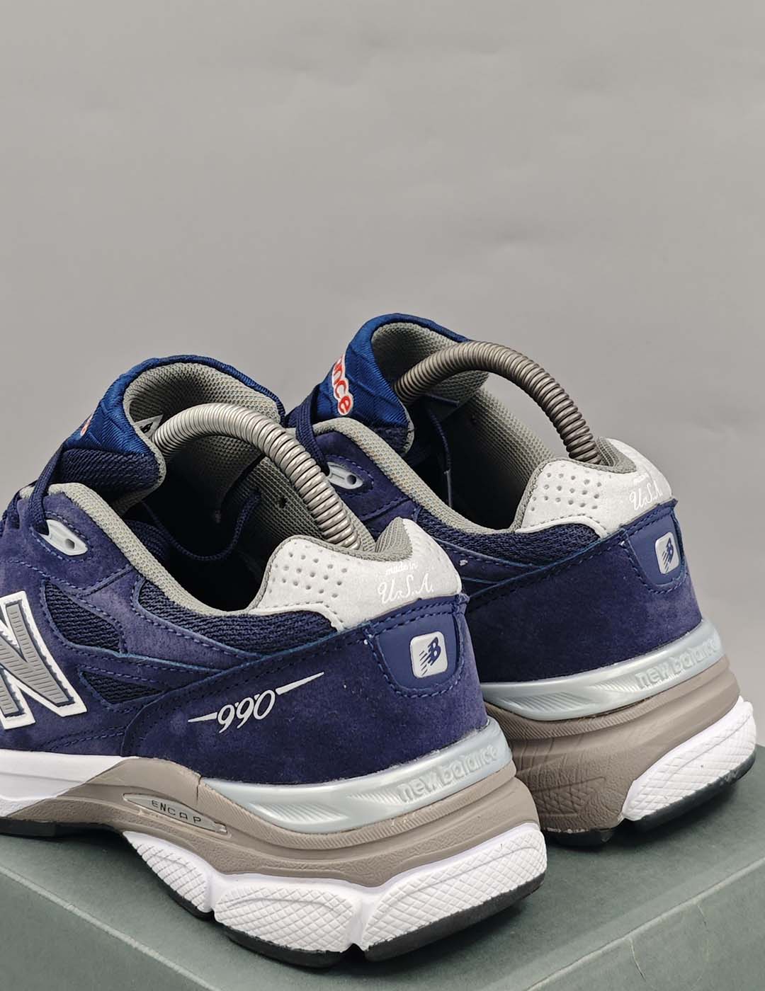 New Balance 990v3
