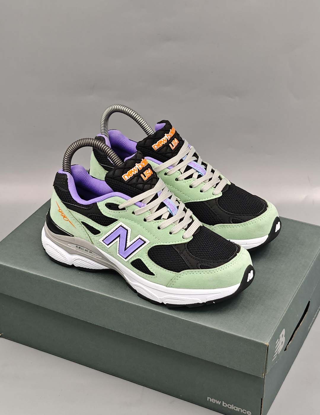 New Balance 990v3