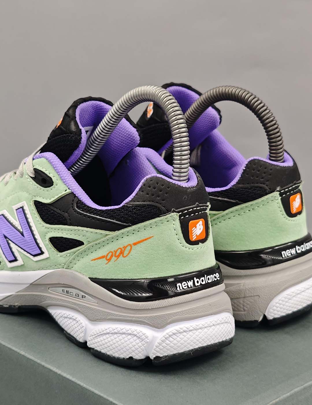 New Balance 990v3