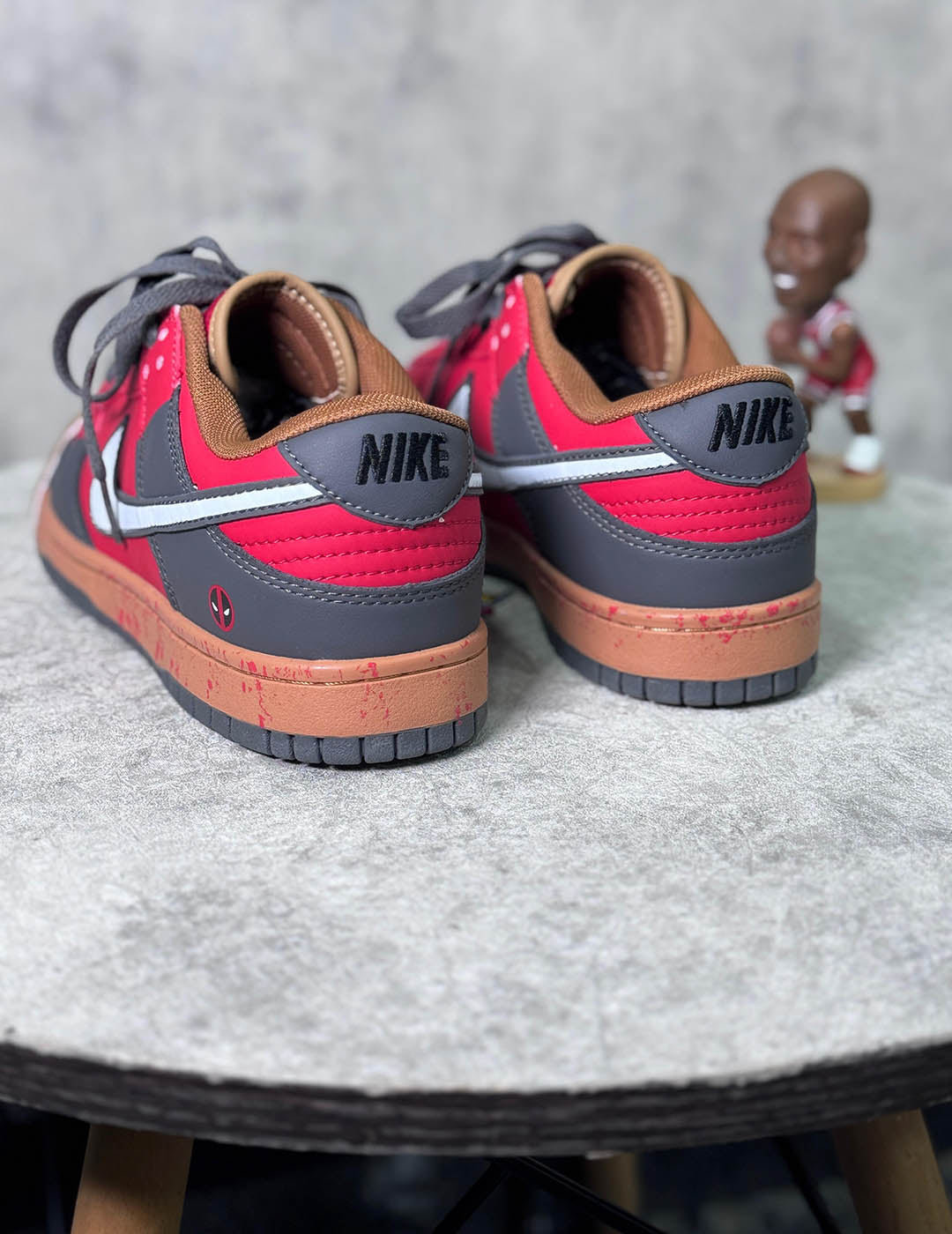 Nike Dunk "Deadpool"