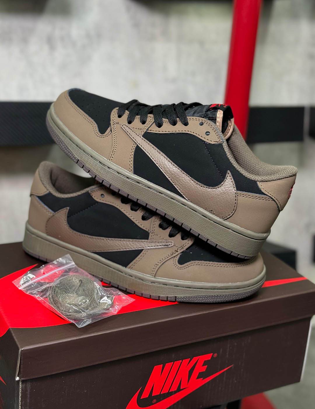 Air Jordan 1 Low 'Mocha' x Travis Scott