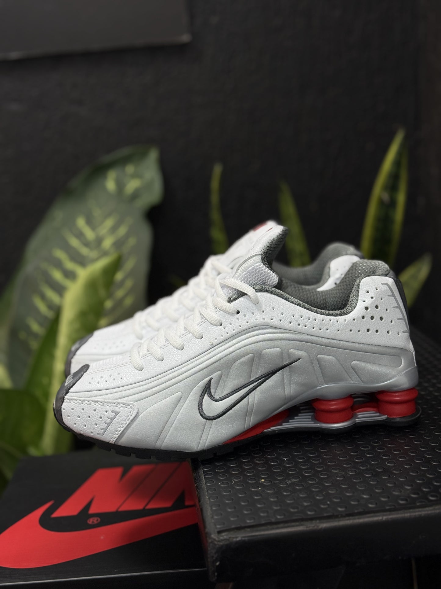 Nike Shox R4 – White/Red
