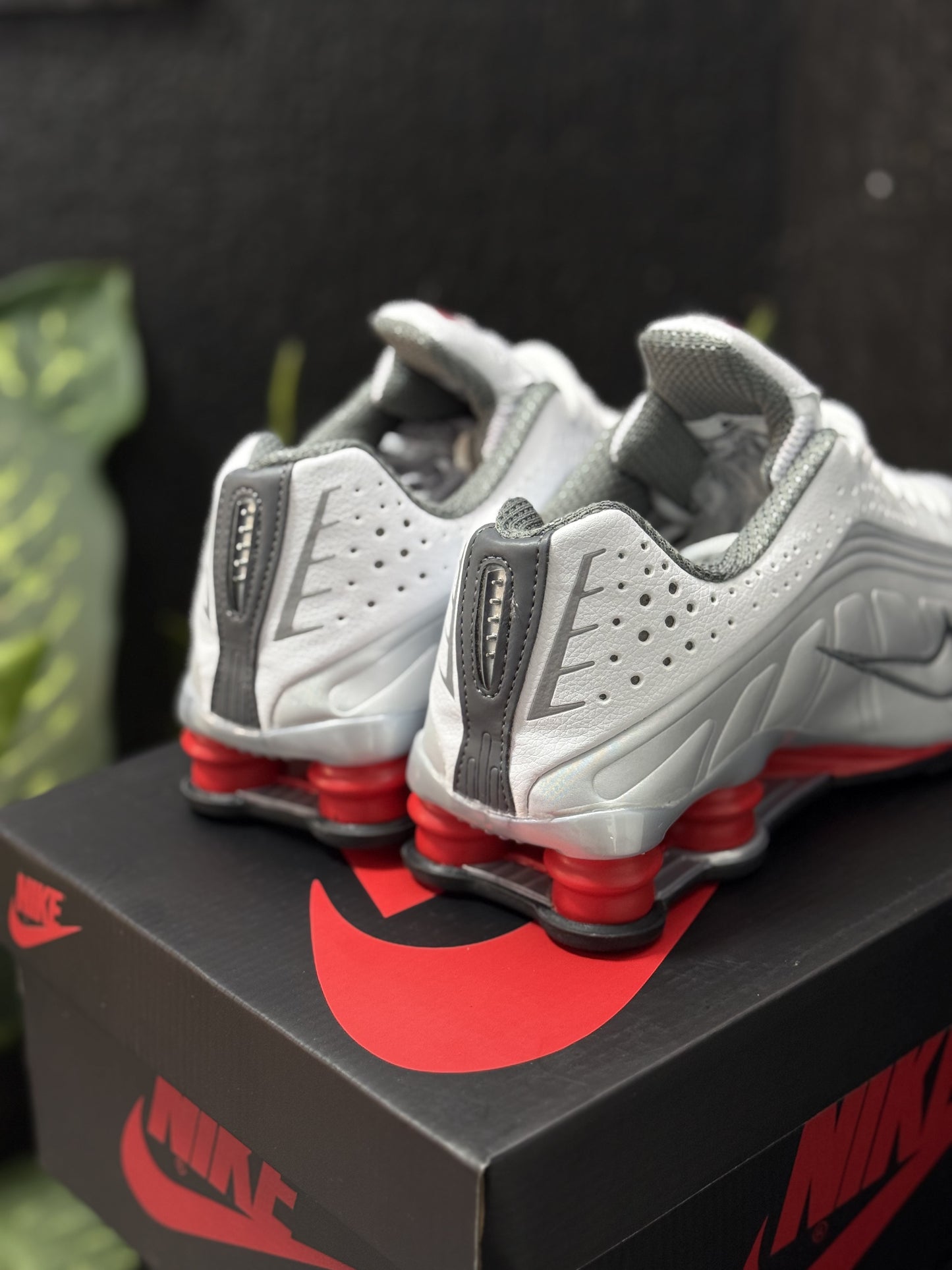 Nike Shox R4 – White/Red