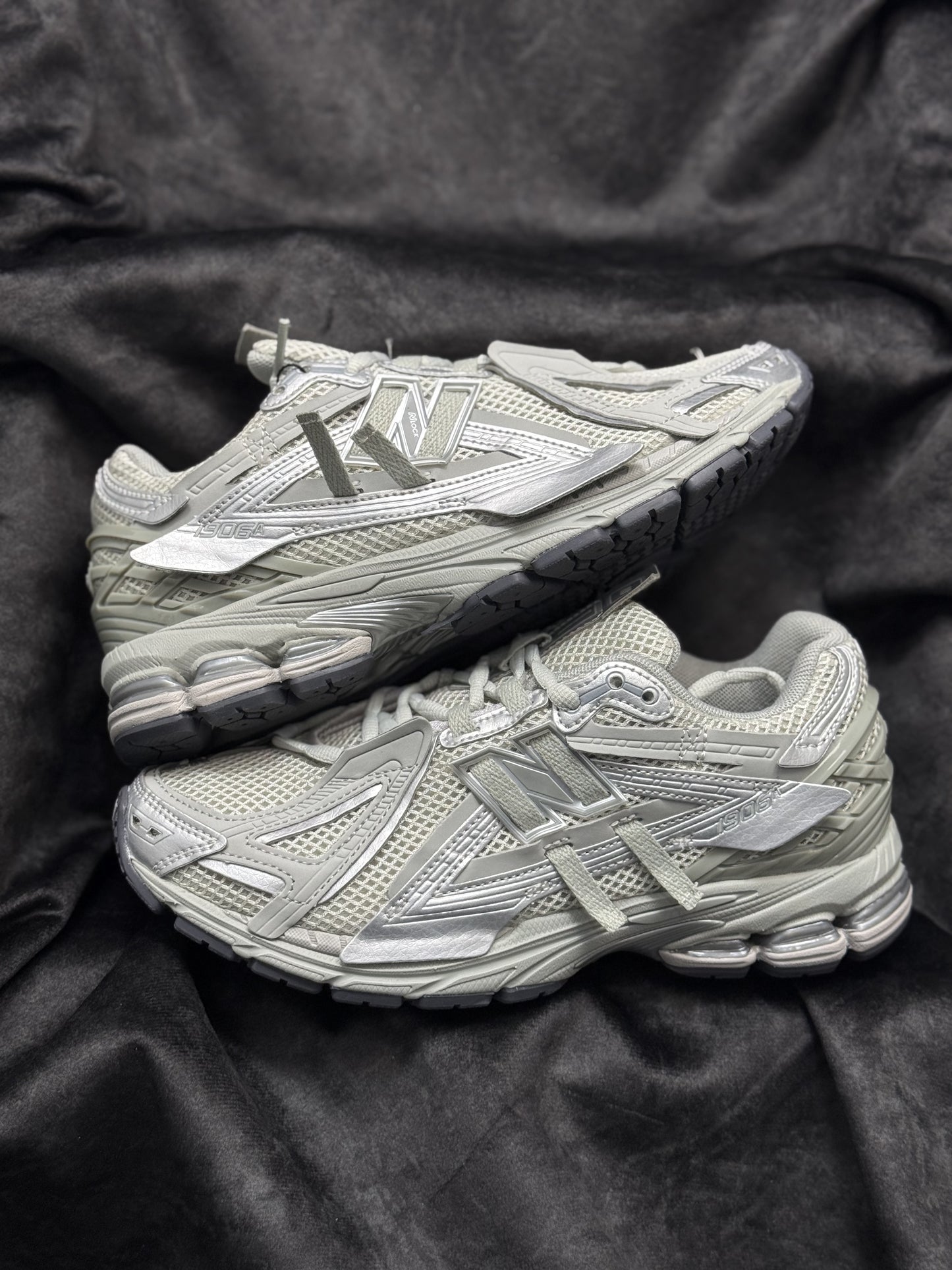 New Balance 2002R,