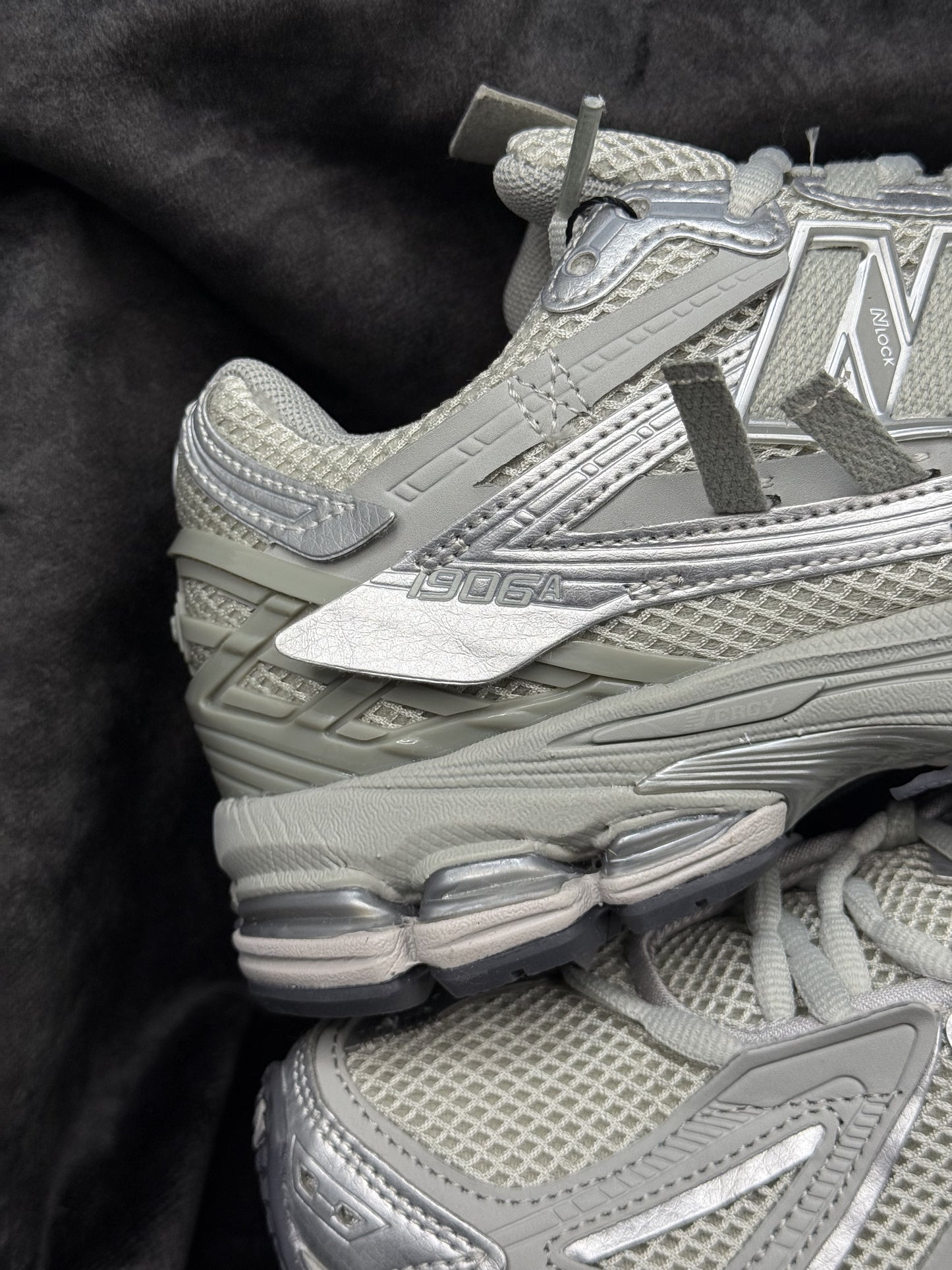New Balance 2002R,