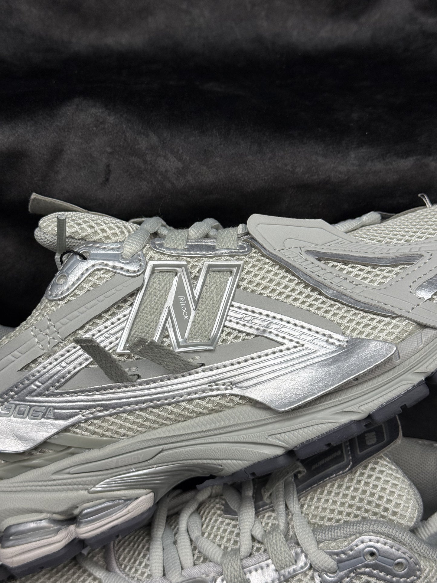 New Balance 2002R,