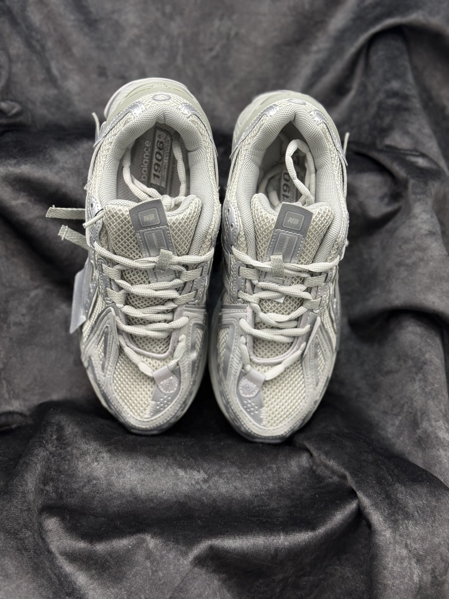 New Balance 2002R,