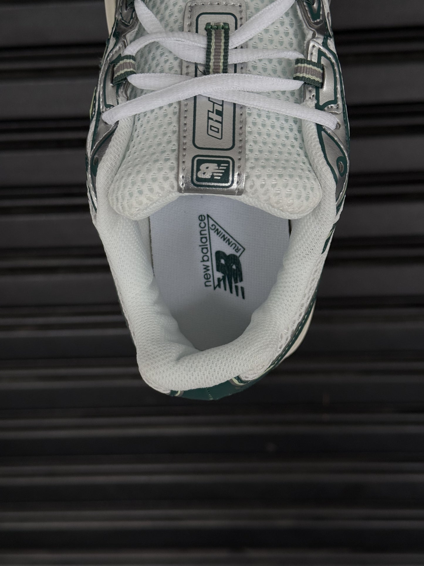 New Balance 725 Green Edition – Estilo Retro Futurista