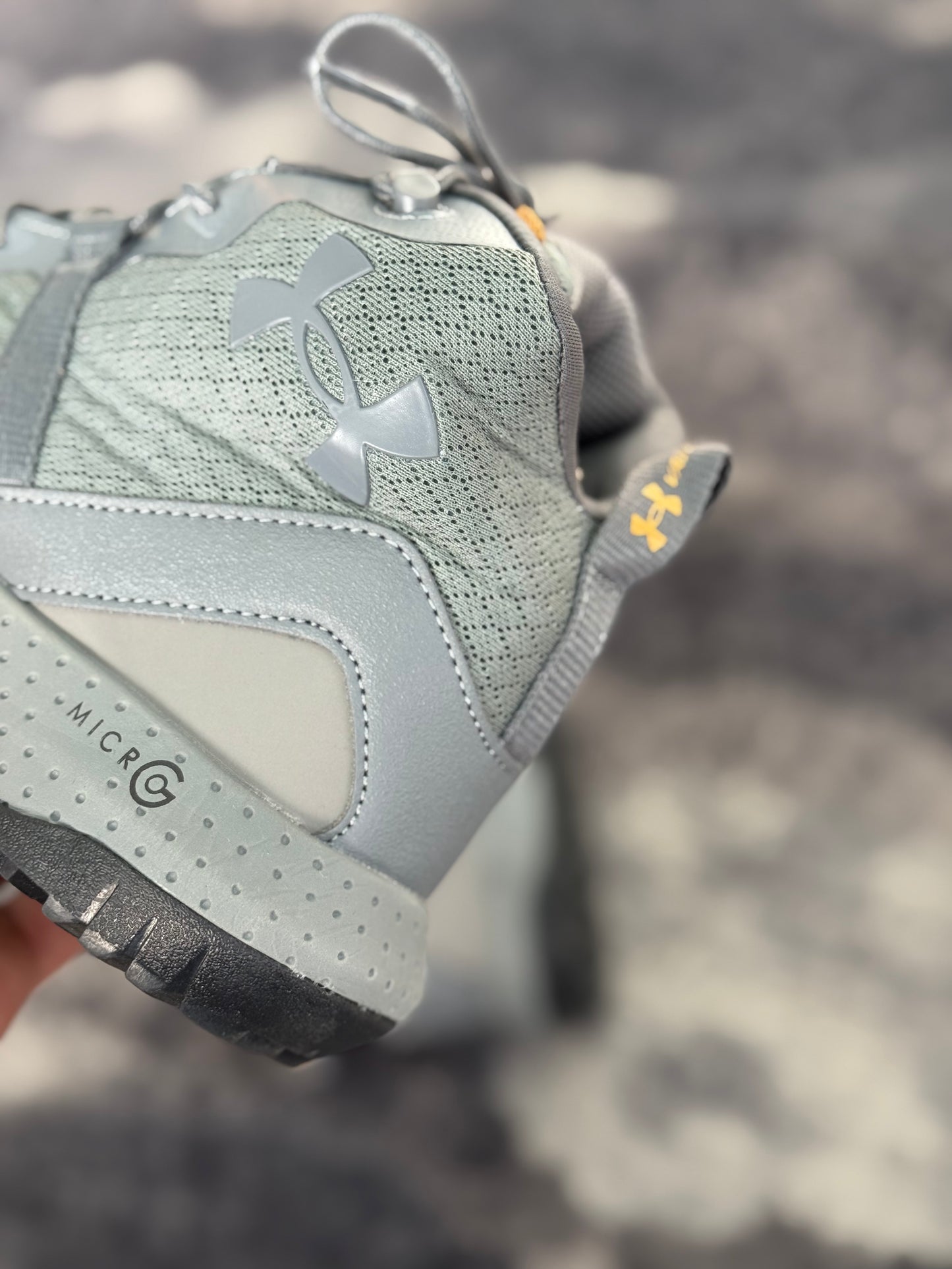 Bota táctica media Under Armour para hombre gris Micro G® Valsetz