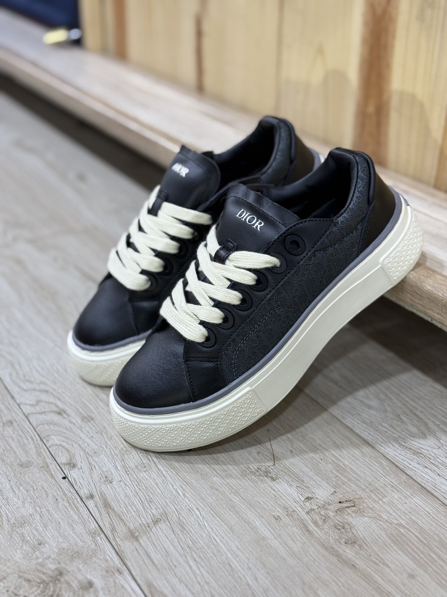 Dior B33