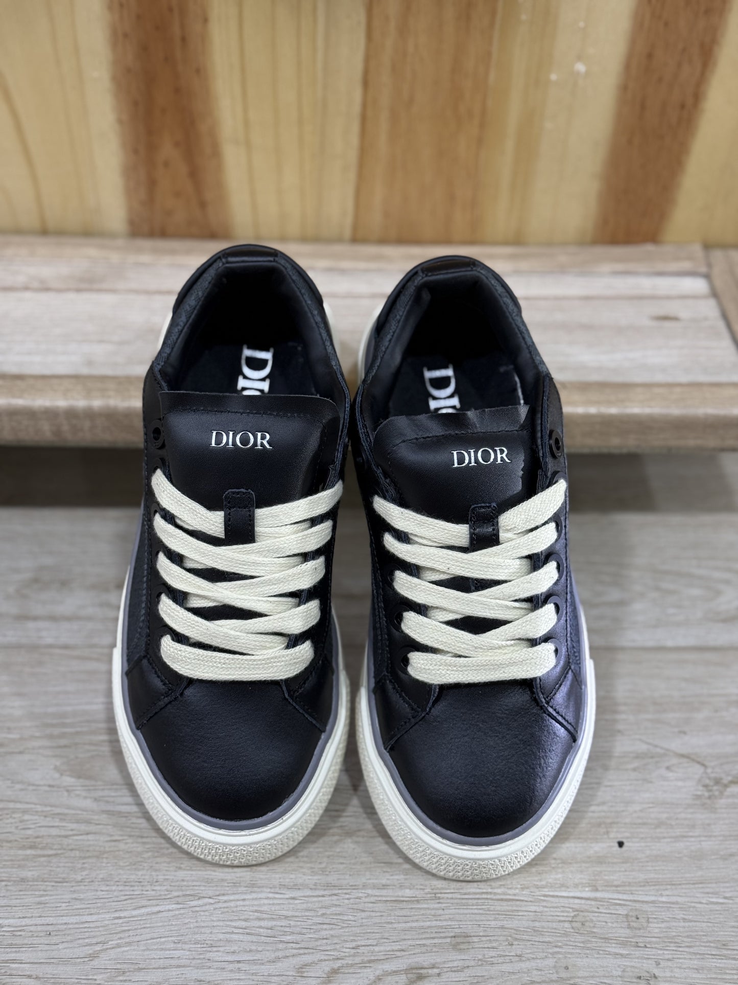 Dior B33