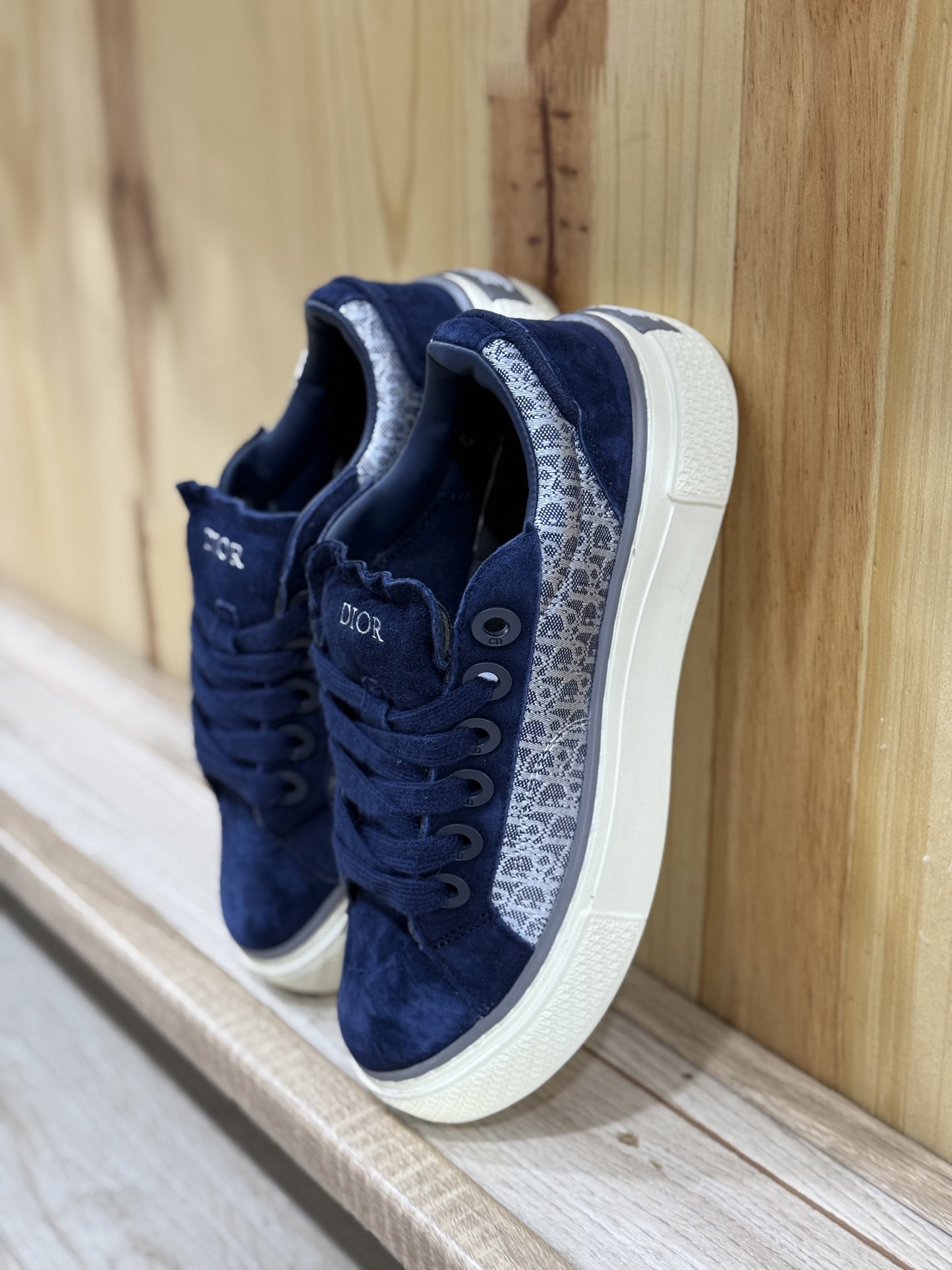 Dior B33
