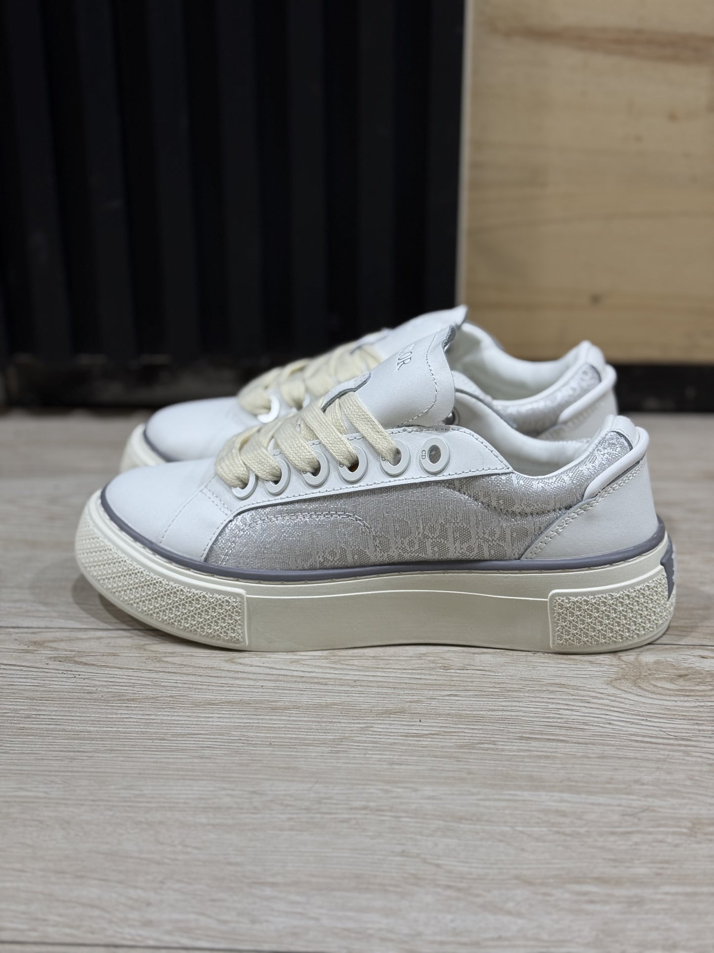Dior B33