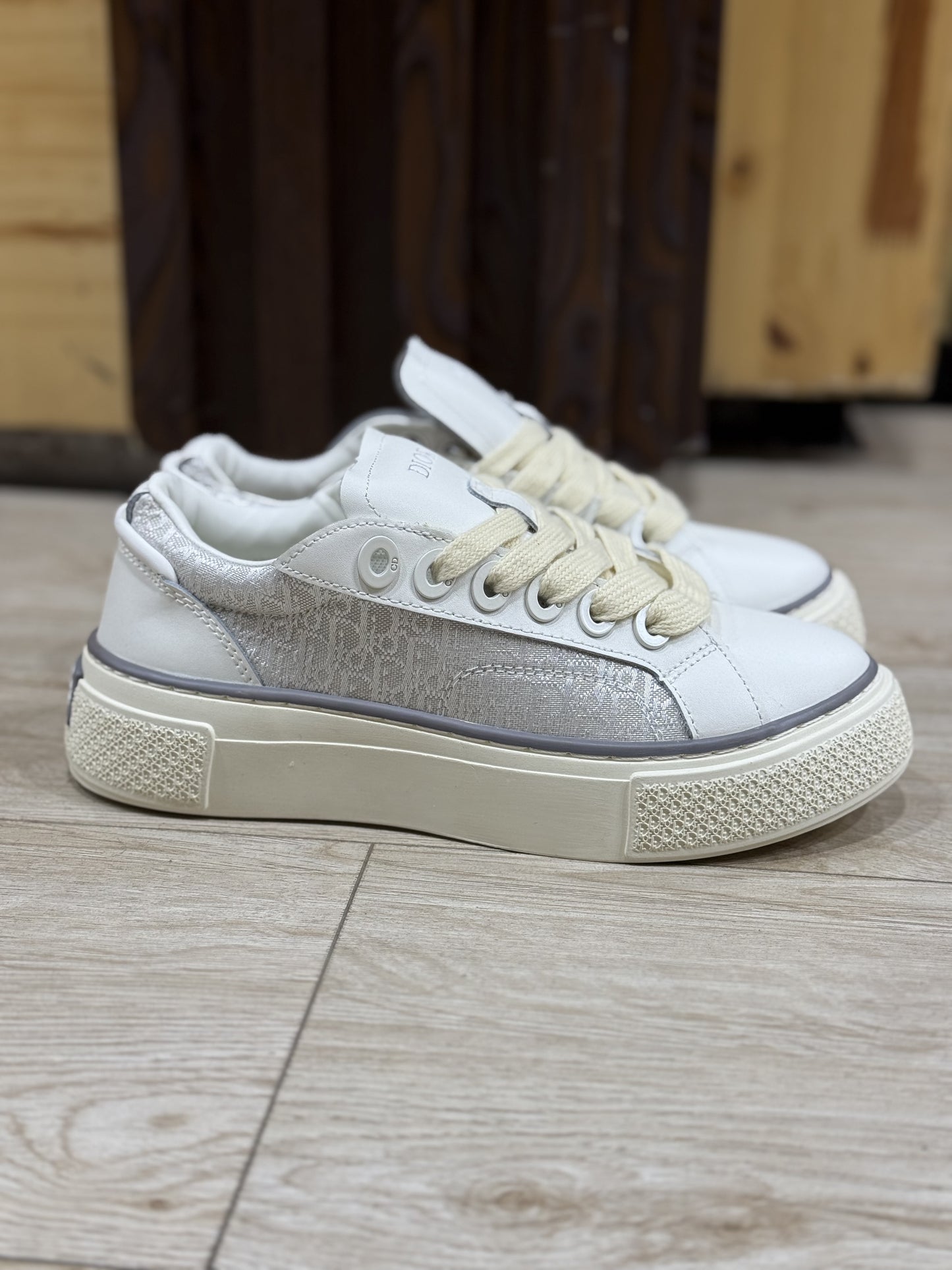 Dior B33