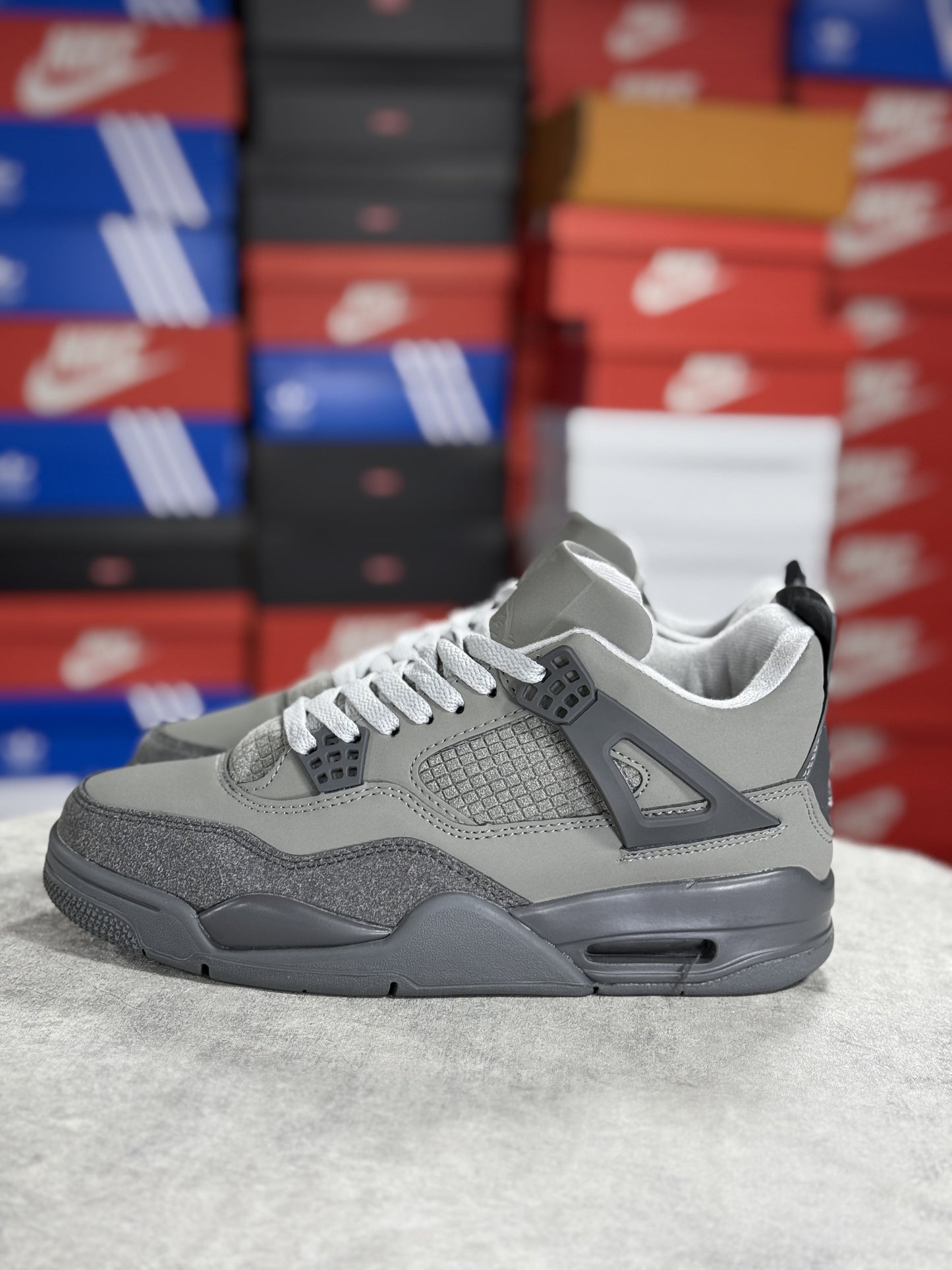 Jordan Retro 4 Grey
