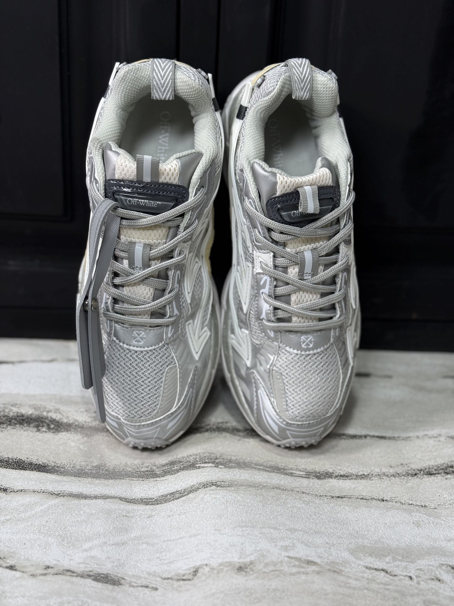 Off White Be Right Back