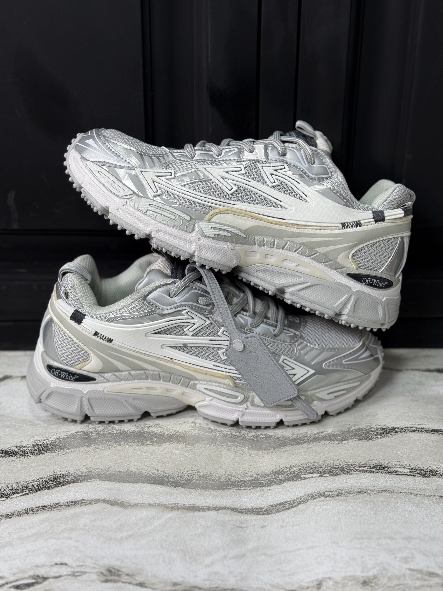Off White Be Right Back
