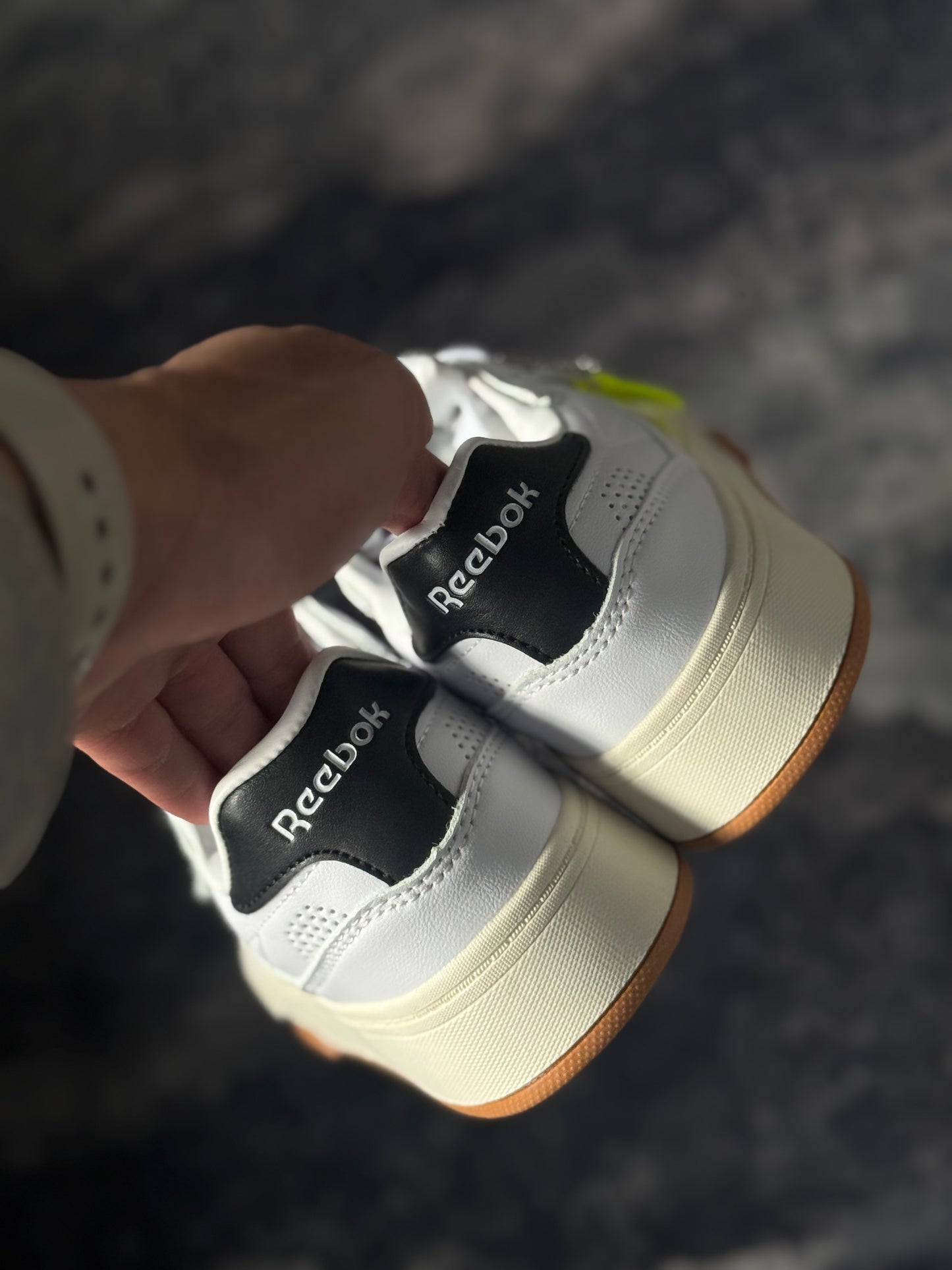 Reebok Club C LTD blancos con suela de goma