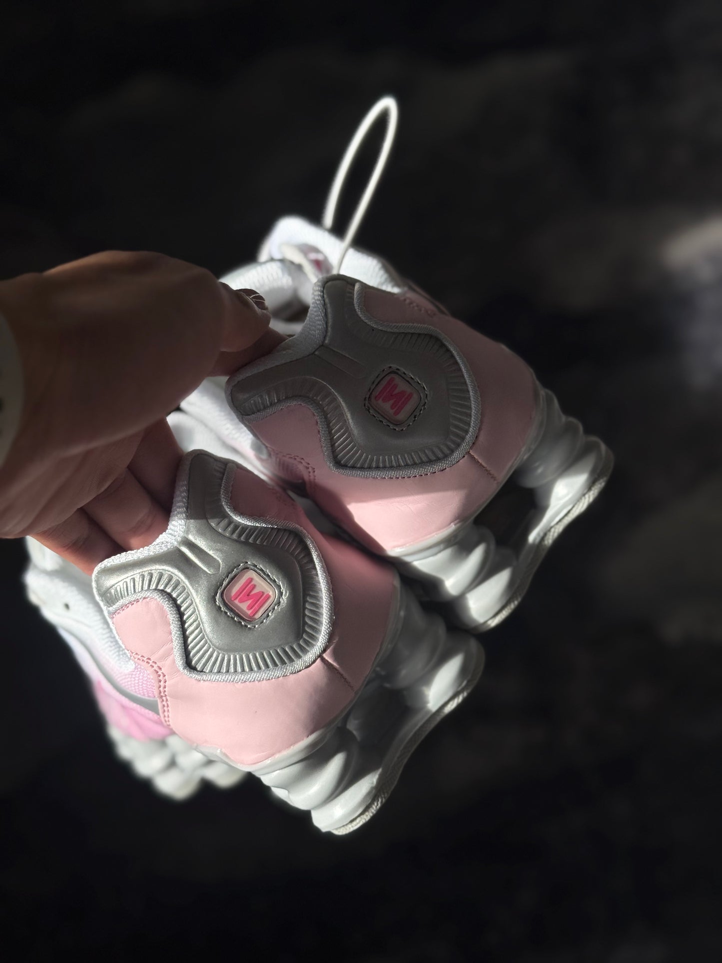 Nike Shox TL en color blanco y rosa