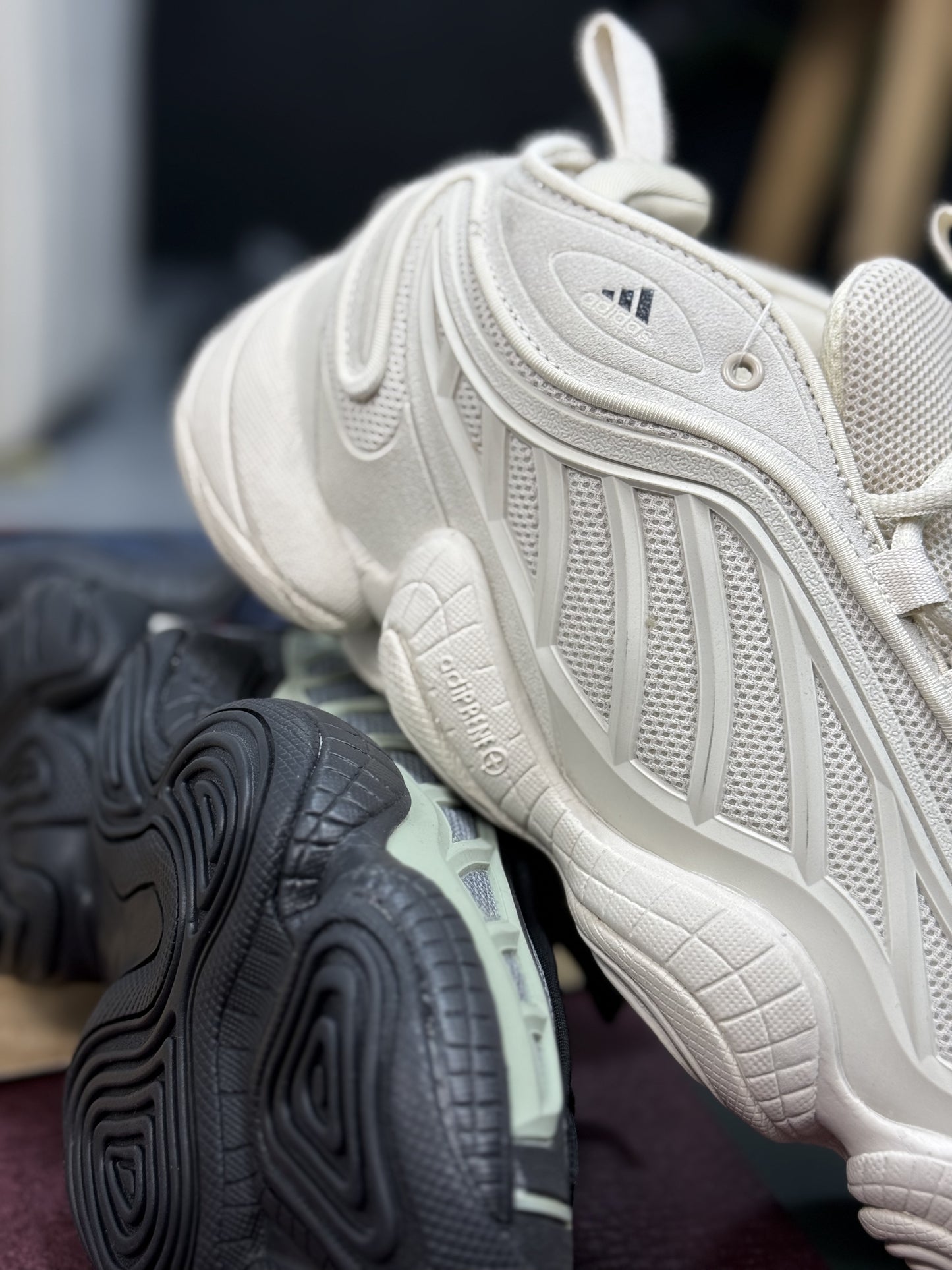 Adidas Ozrah en el colorway core Blancas