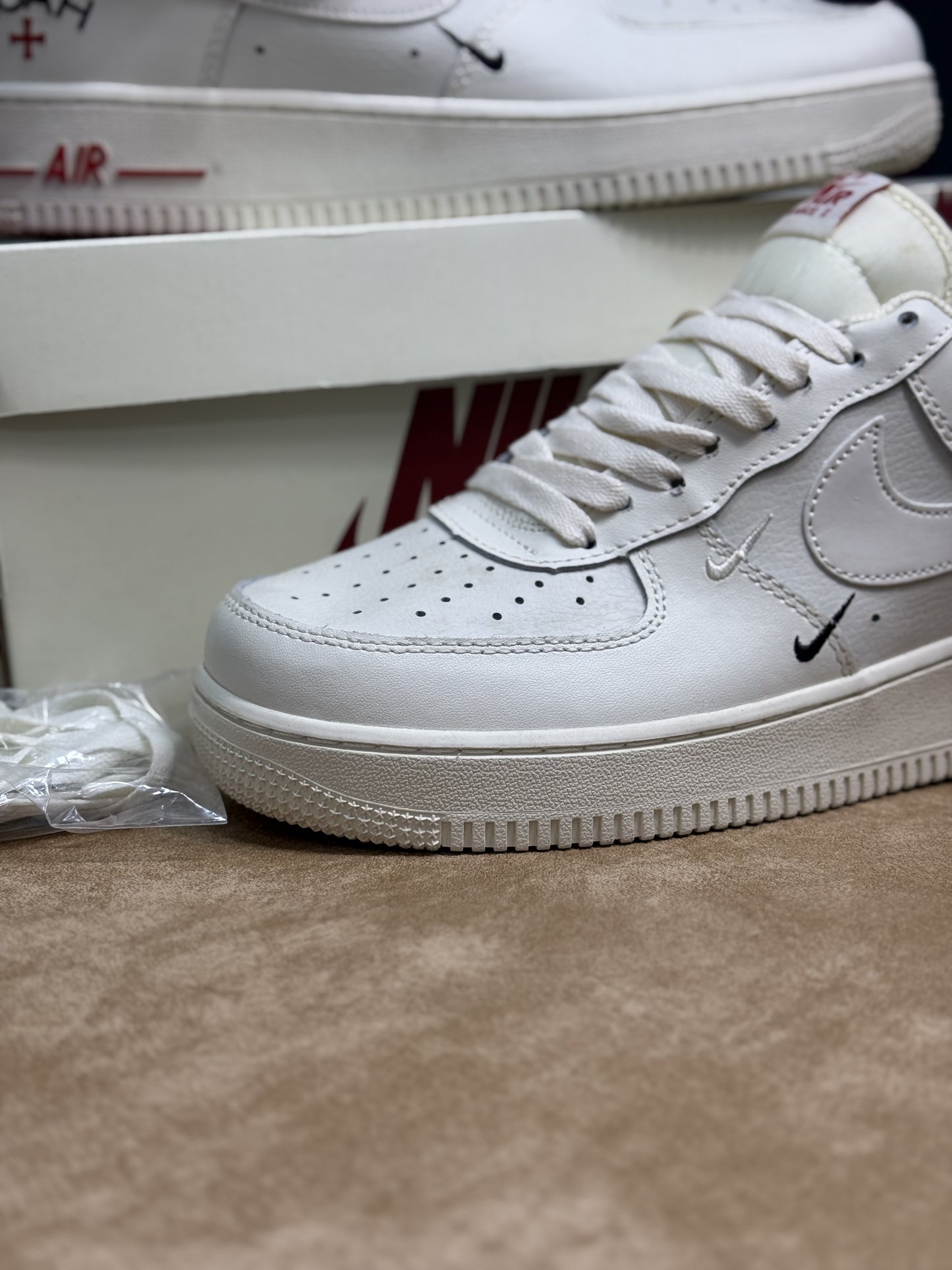 Nike Air Force 1 personalizadas con detalles “NOAH+