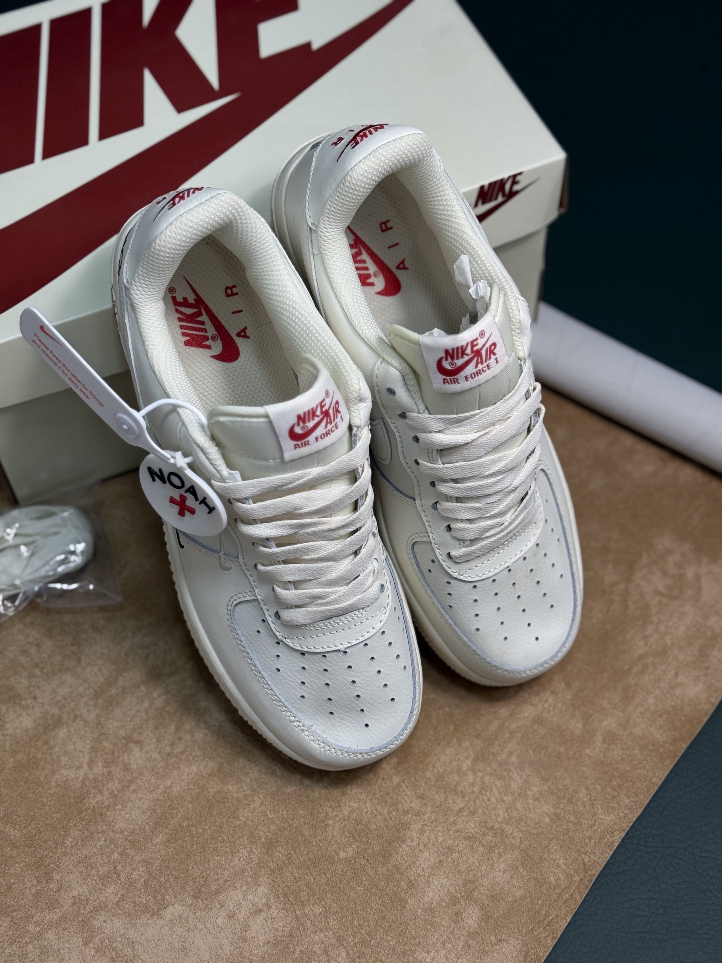 Nike Air Force 1 personalizadas con detalles “NOAH+