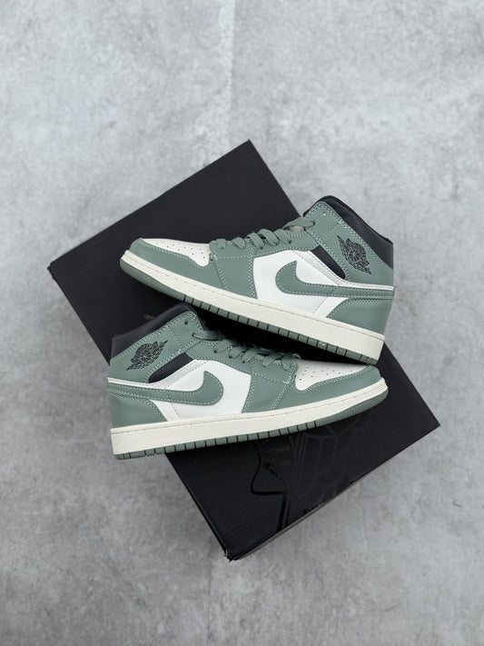 Jordan Retro 1 Jade Green smoke