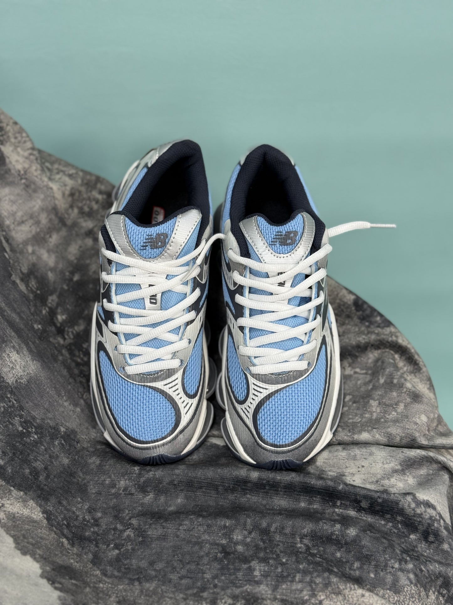 New Balance 2002R,