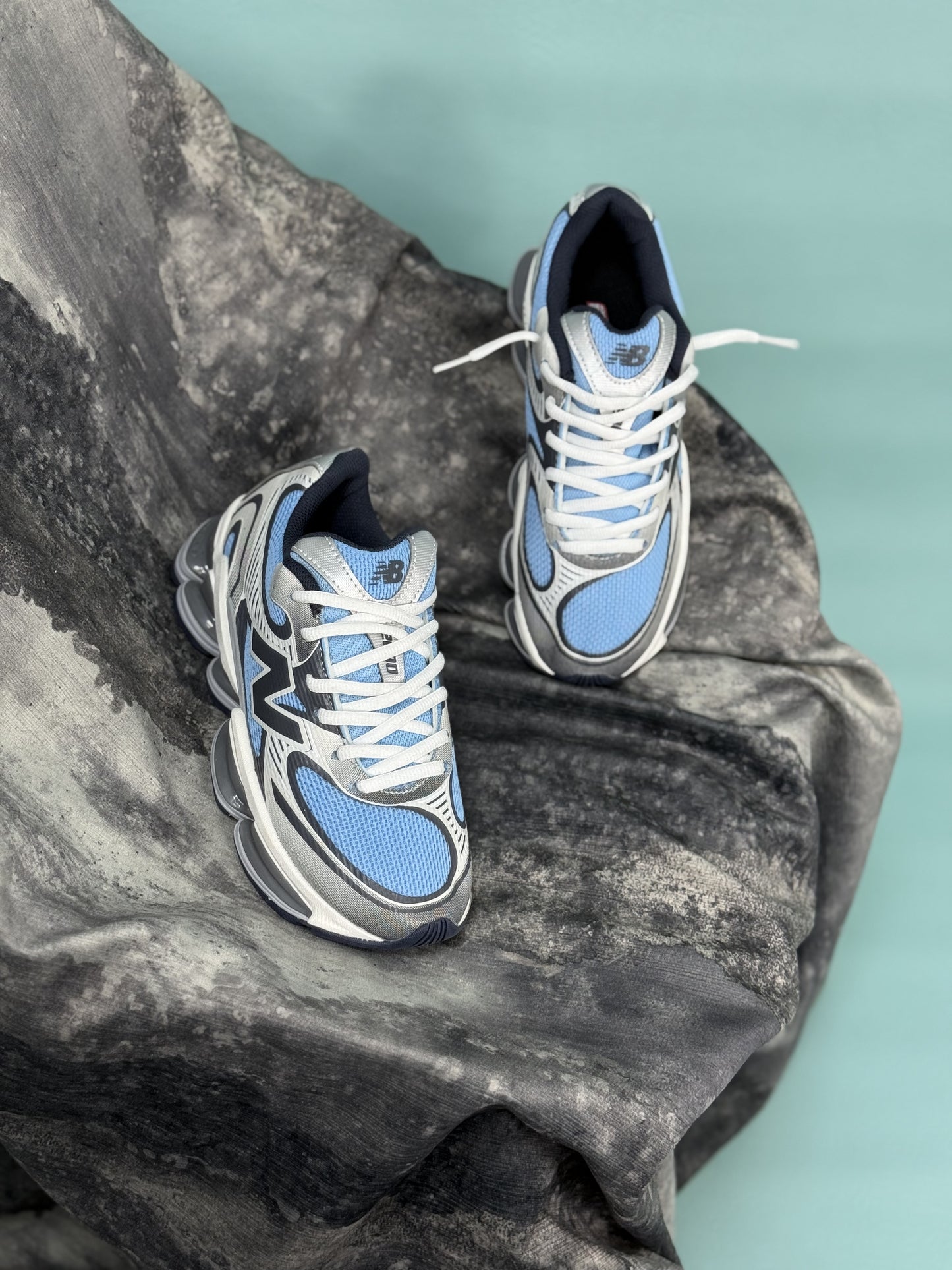 New Balance 2002R,