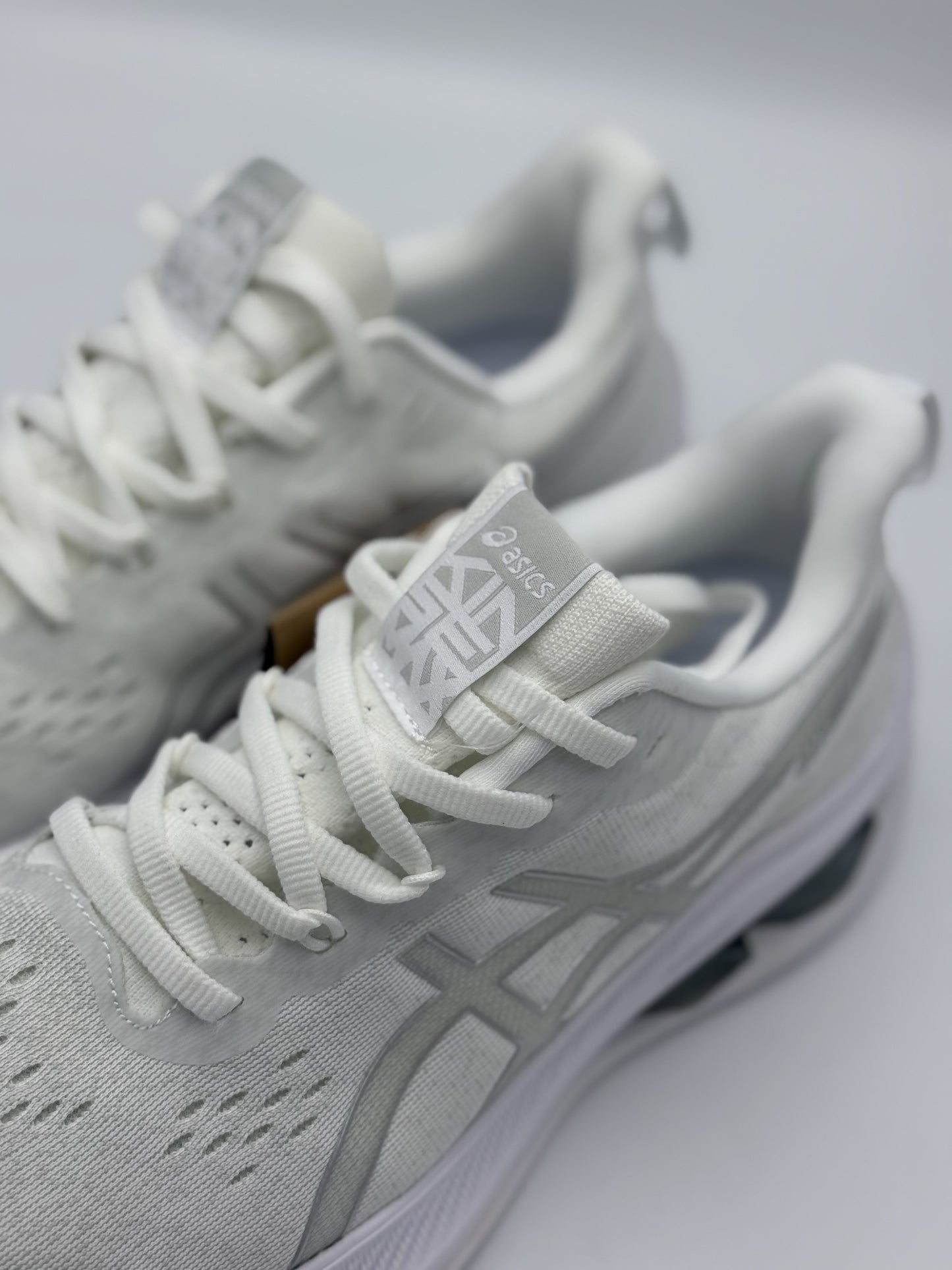 Asics Novablast Blanco – Tecnología, confort y estilo en cada paso