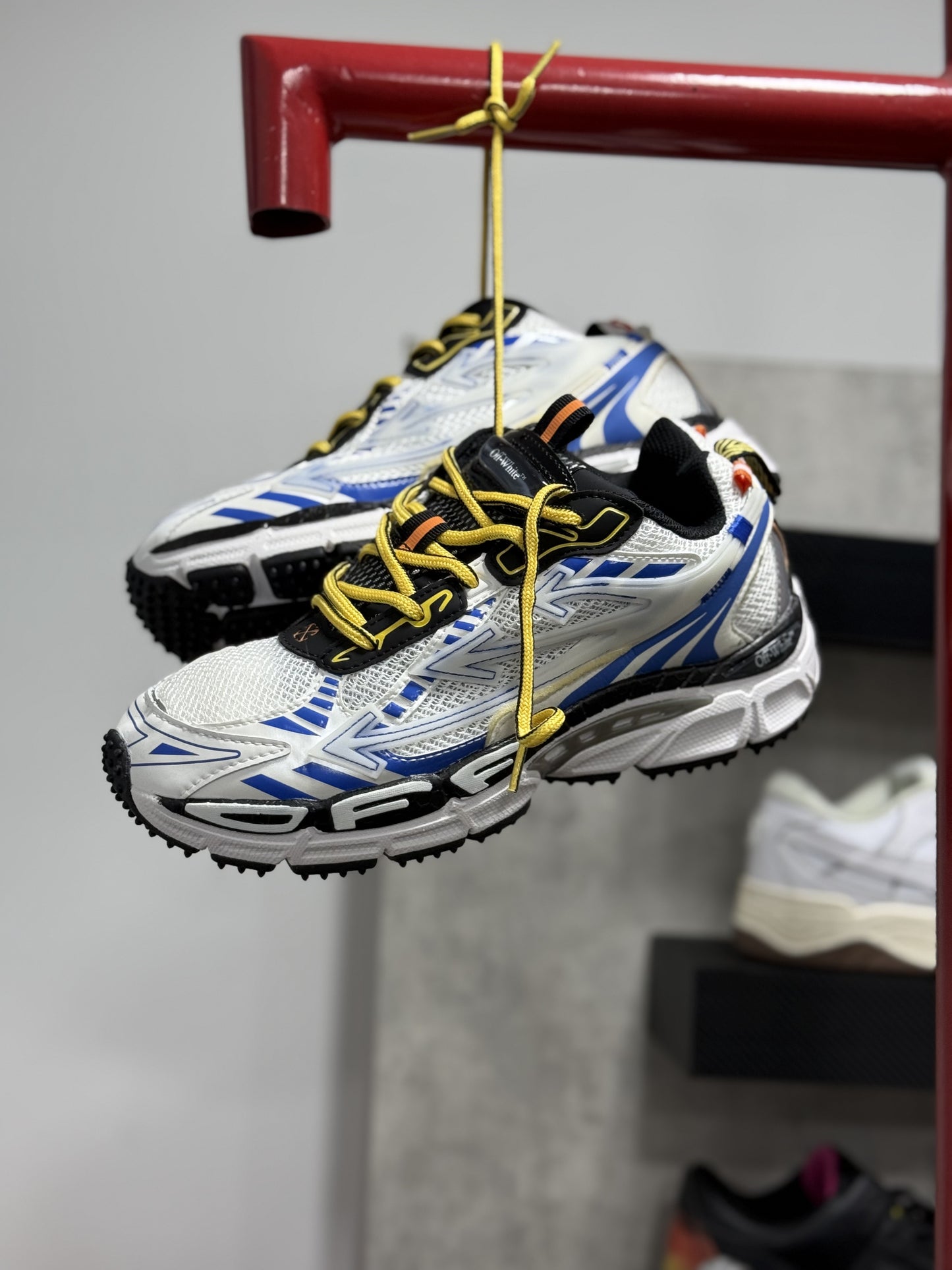 Off White Be Right Back