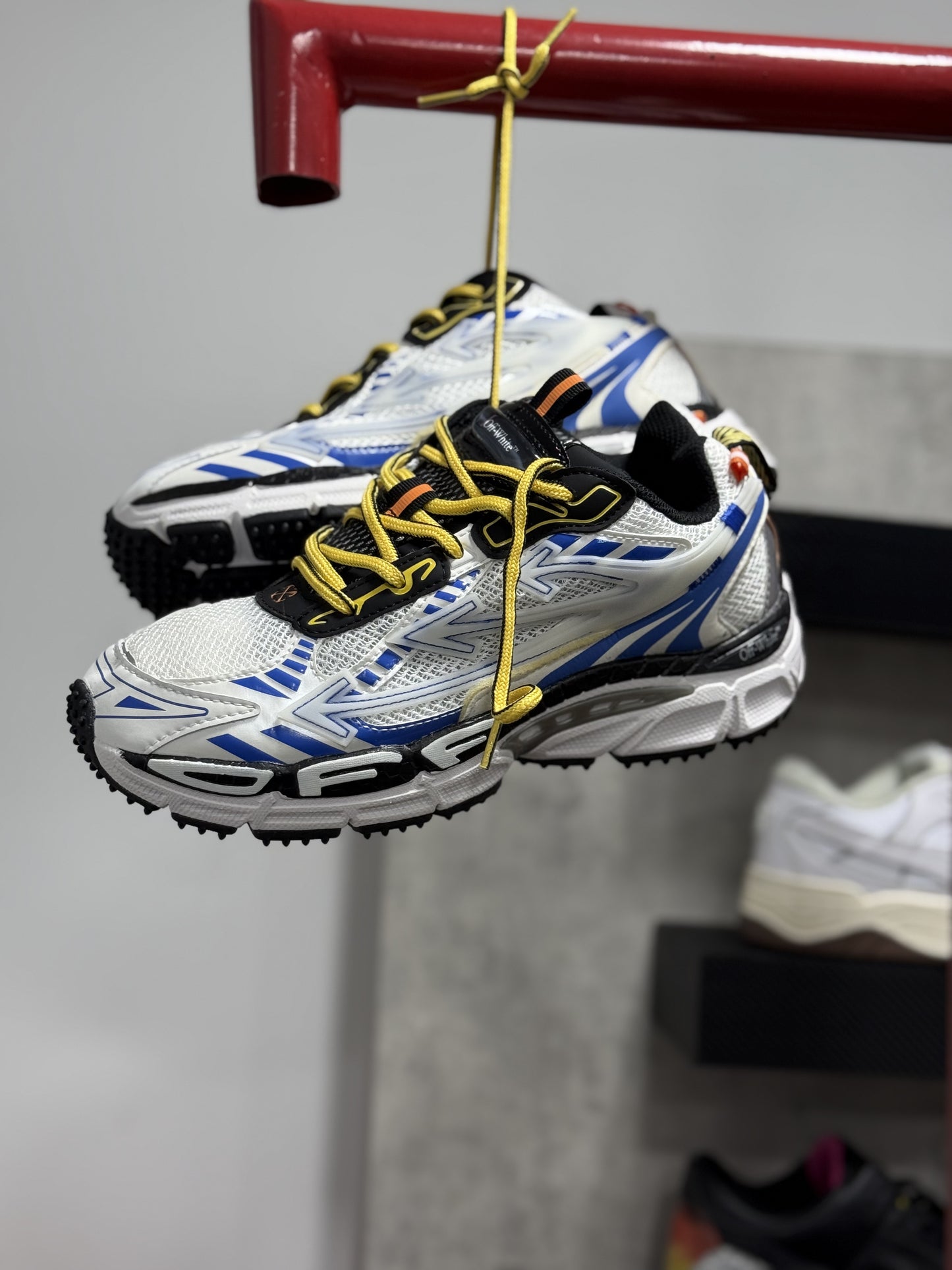 Off White Be Right Back