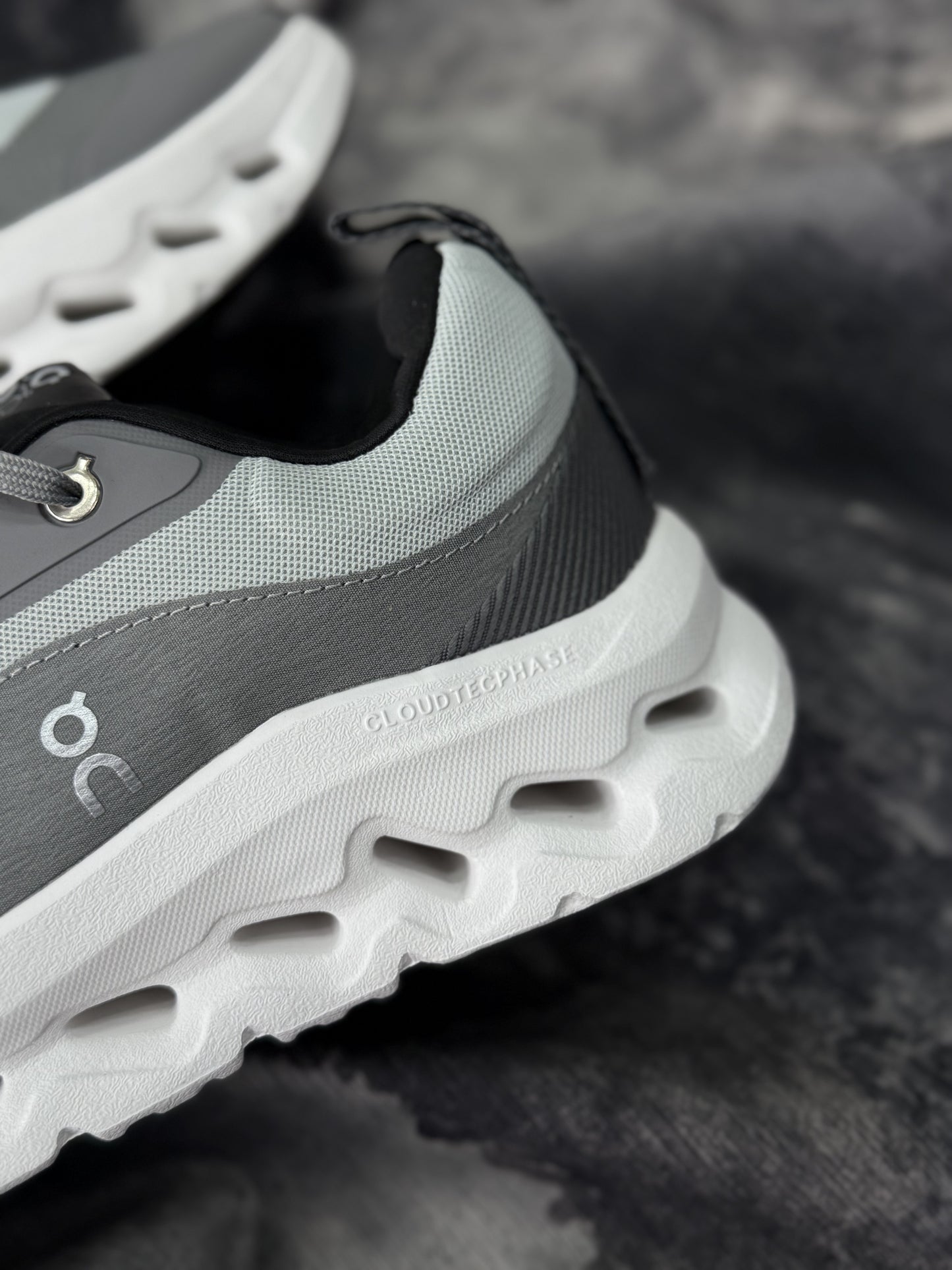 On Running Cloudtilt 2 LOEWE Grey Men's / Gris