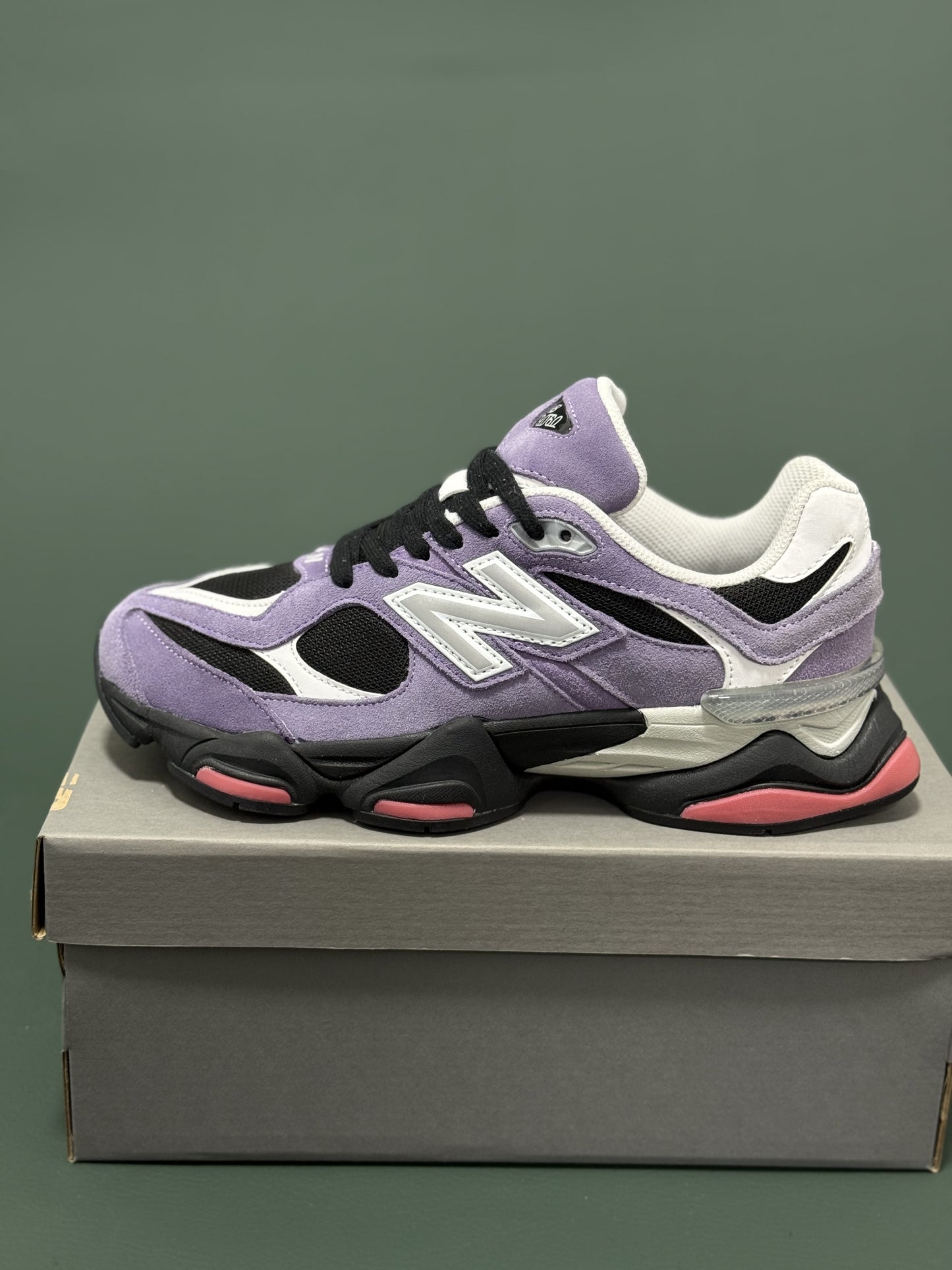 New Balance 9060 Purple Pink - Diseño audaz y comodidad total