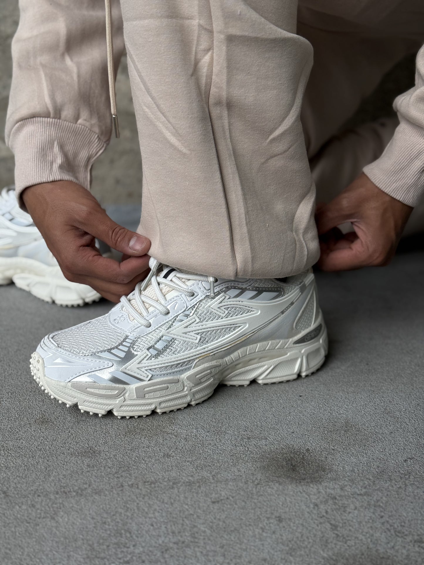 Off White Be Right Back