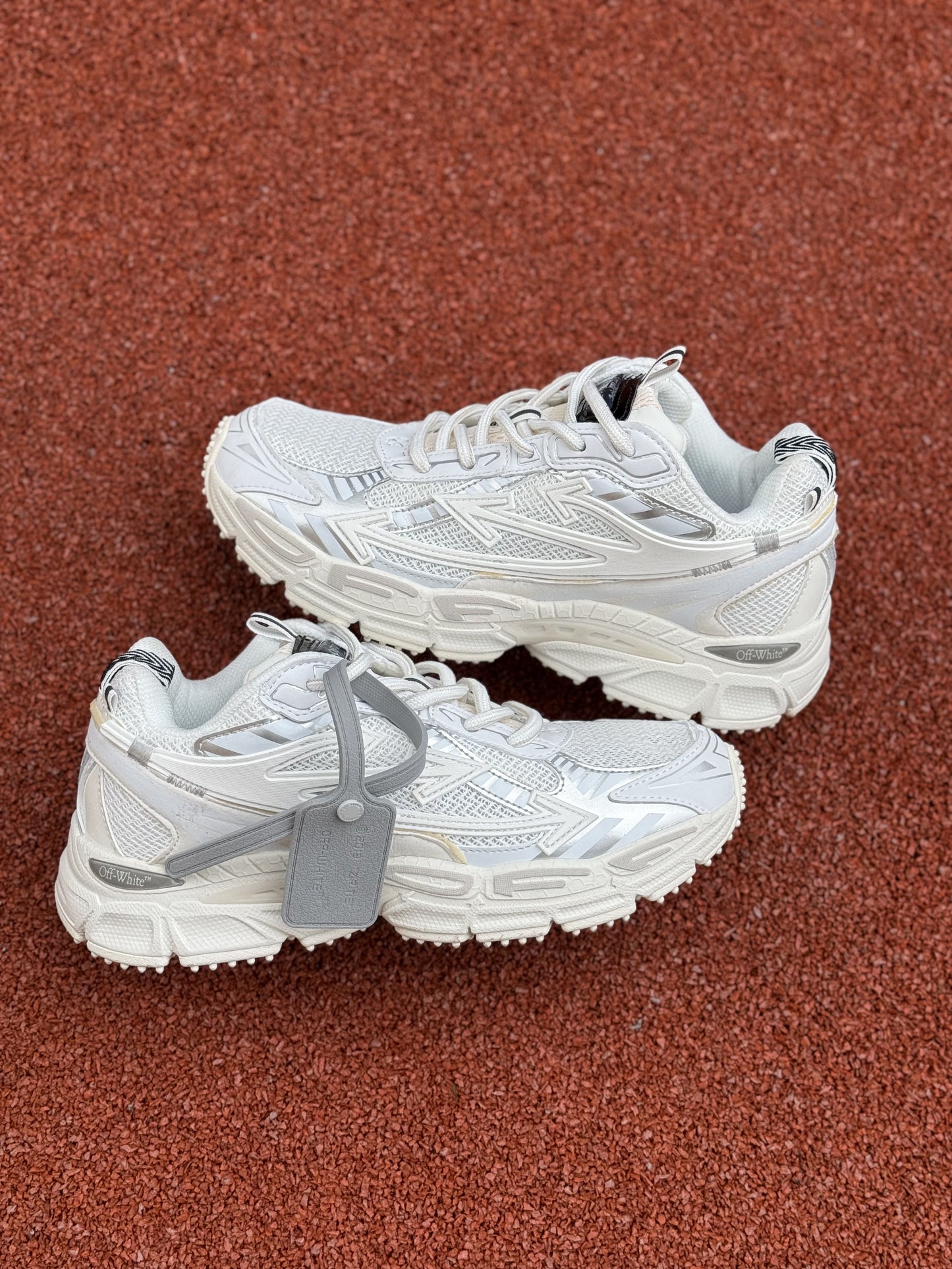 Off White Be Right Back
