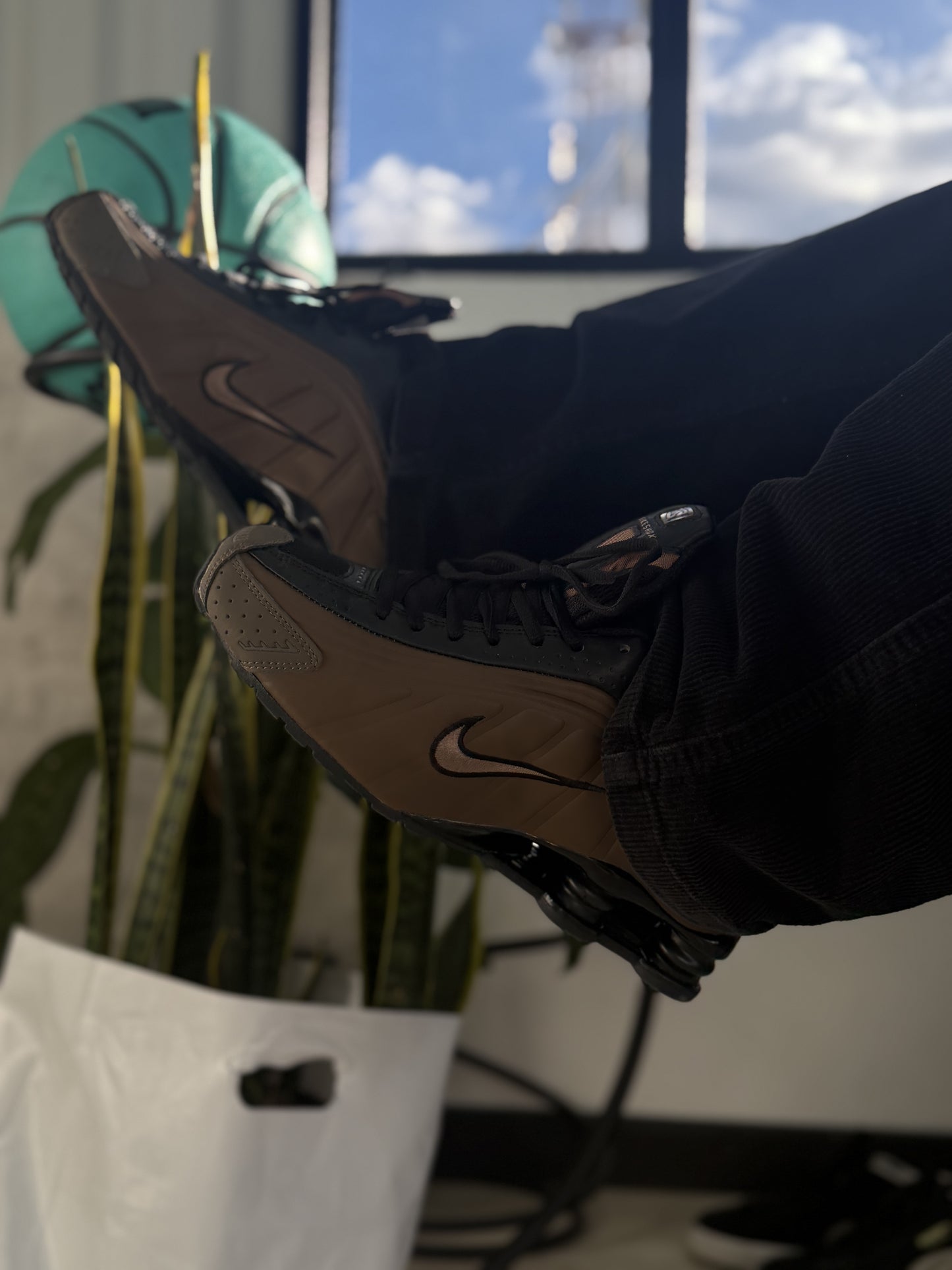 Nike Wmns Shox R4 BROWN