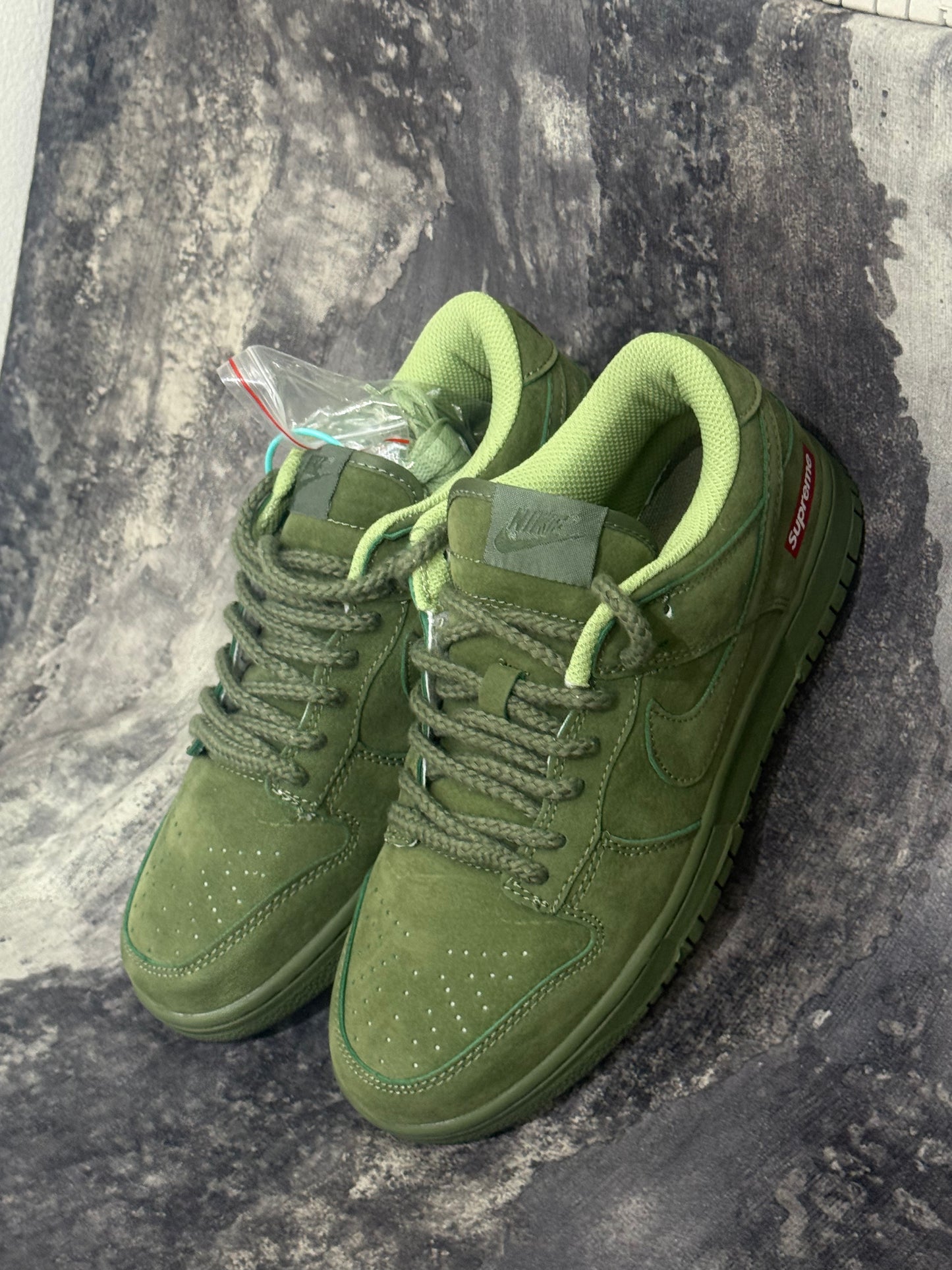 Nike SB Dunk Low x Supreme “Olive”