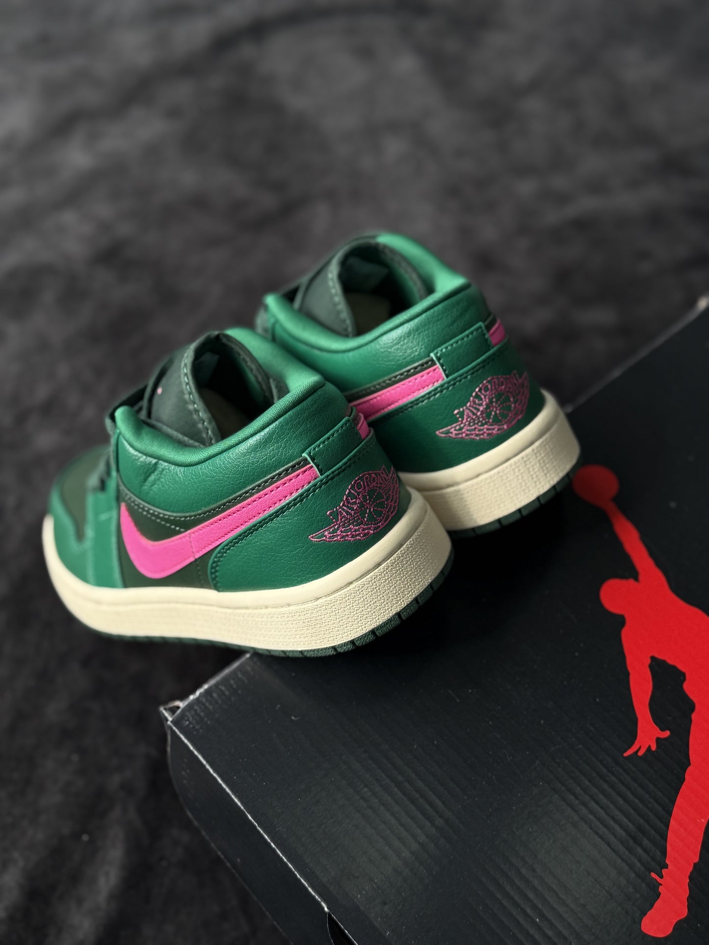 Nike Air Jordan 1 Low sneakers in green and pink