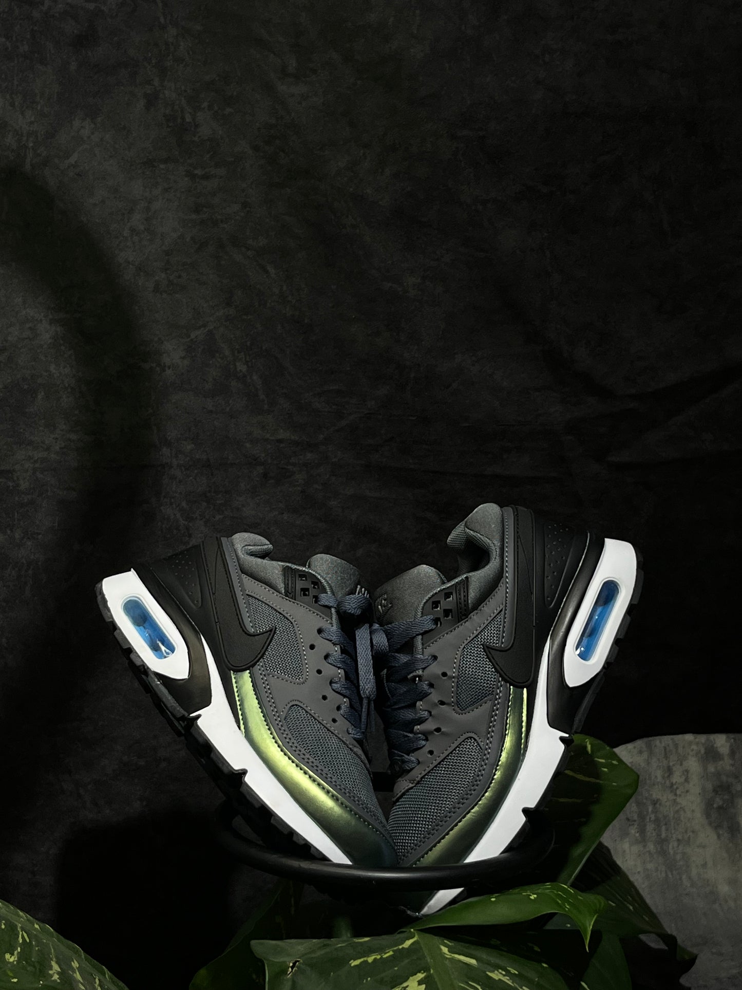 Nike Air Max BW Gris con Detalles Verde Iridiscente