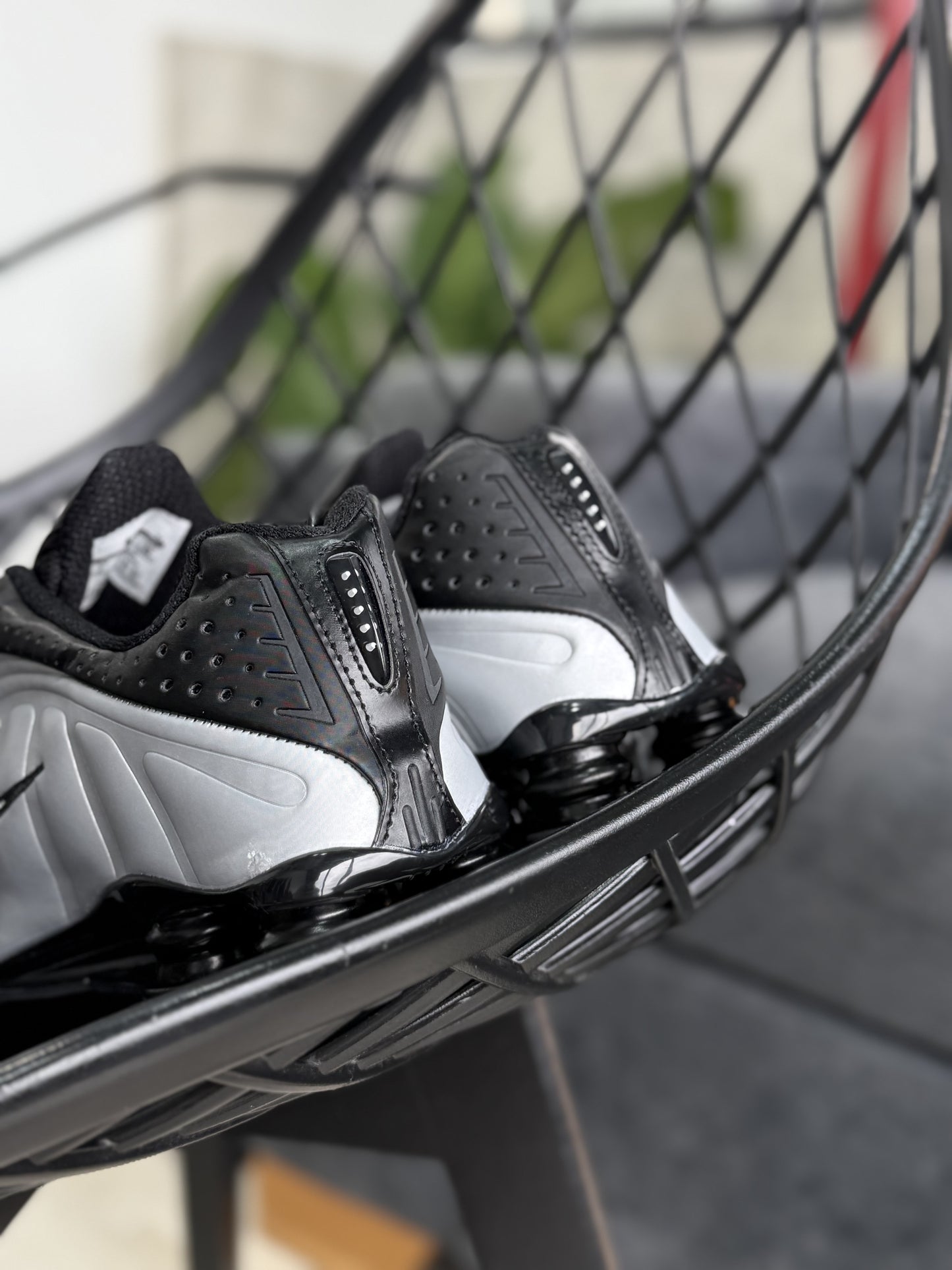 Nike Shox Plateada - Negra