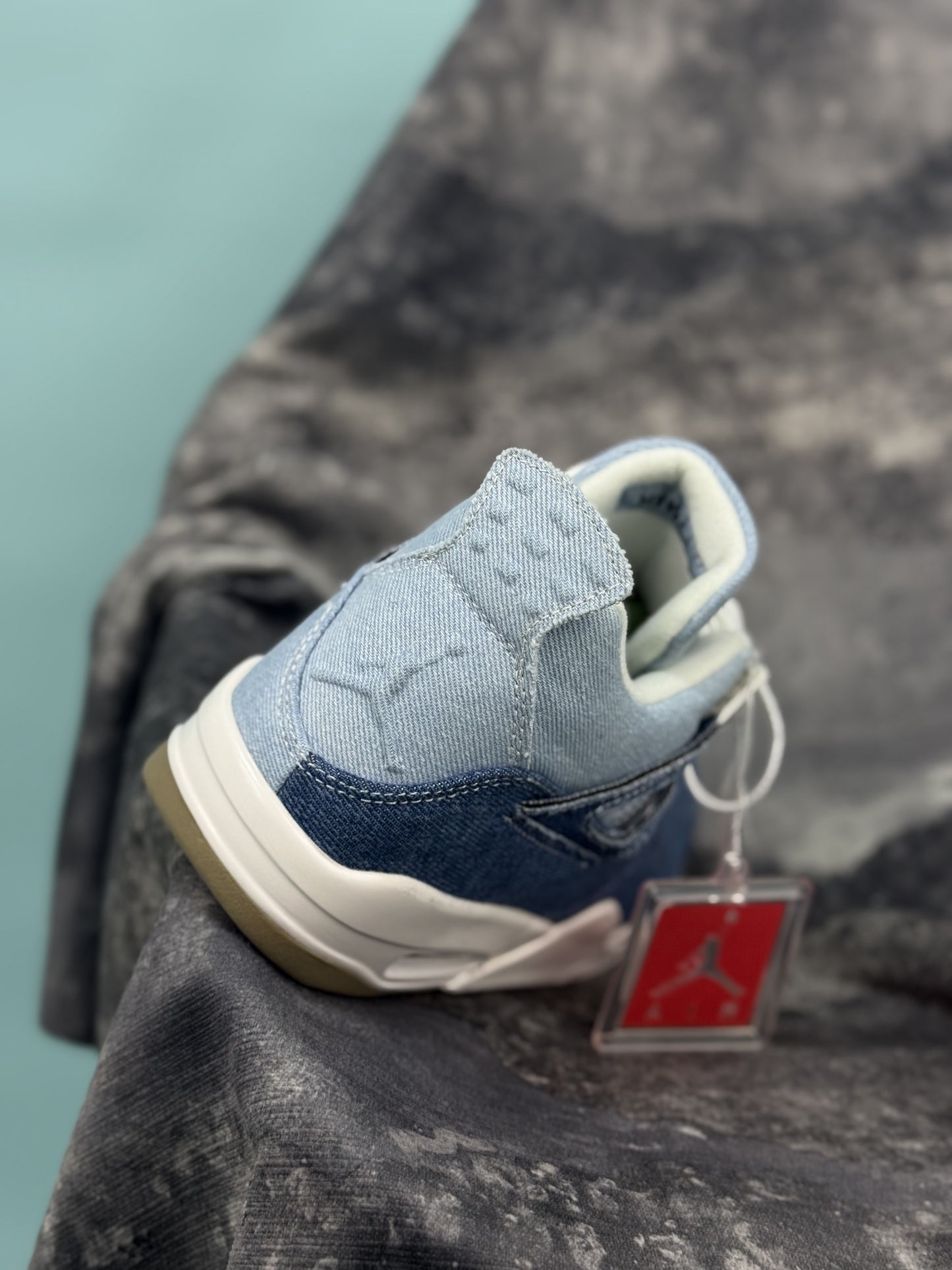 Jordan 4 Retro “Denim” (Levi’s x Jordan Brand).