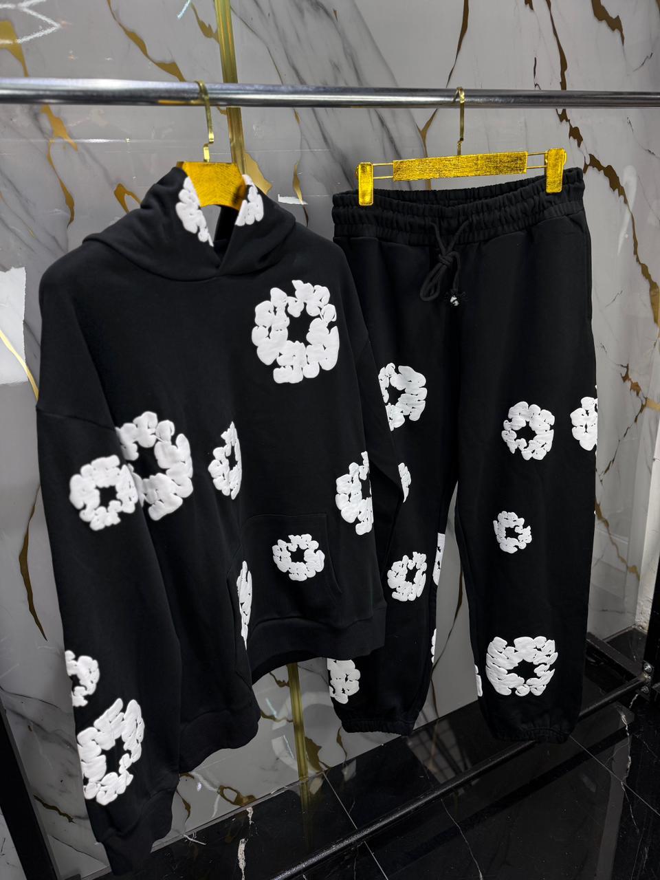 conjunto de sudadera y pantalón tipo jogger-Negro