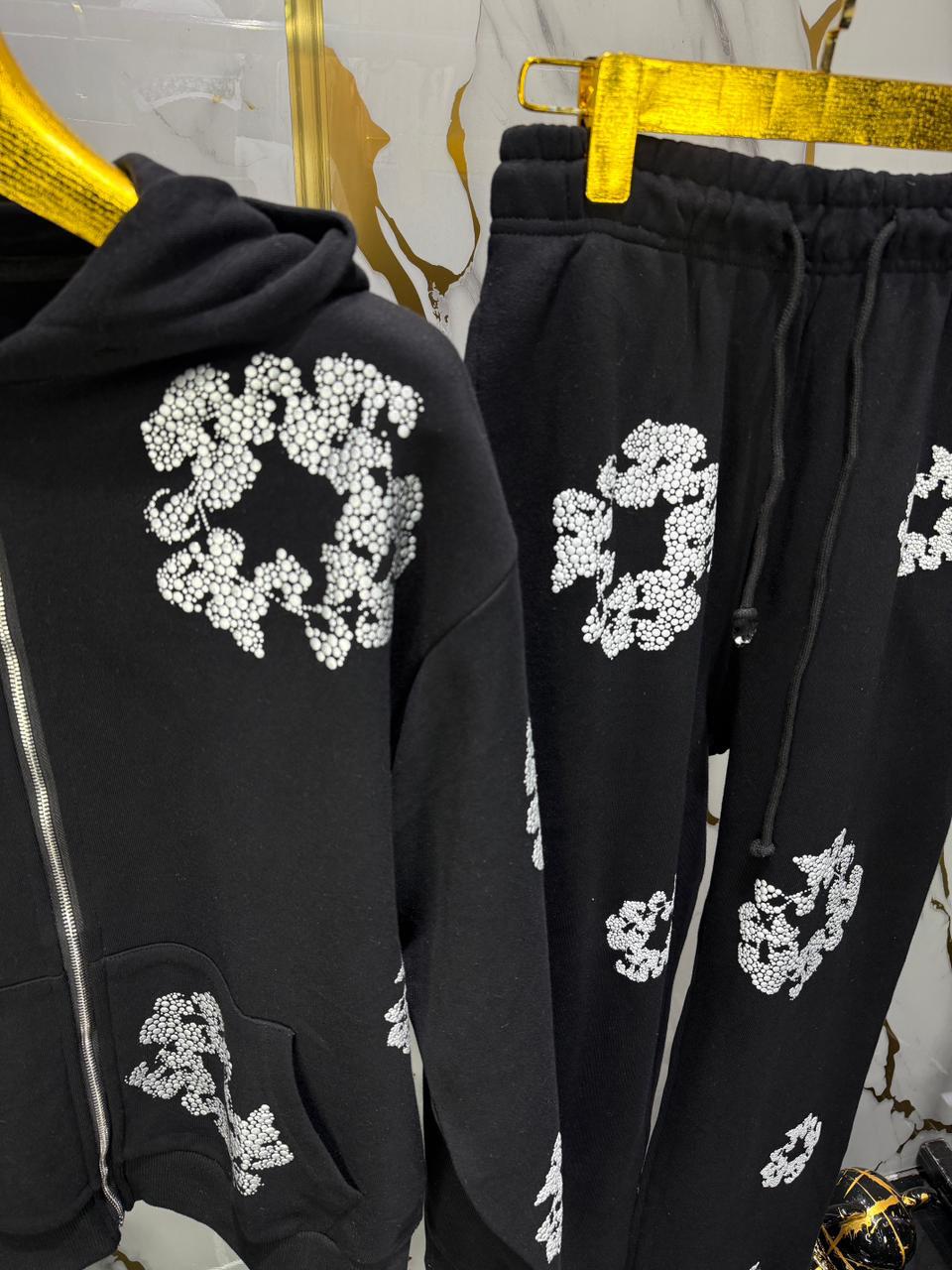 conjunto de sudadera y pantalón tipo jogger-Negro