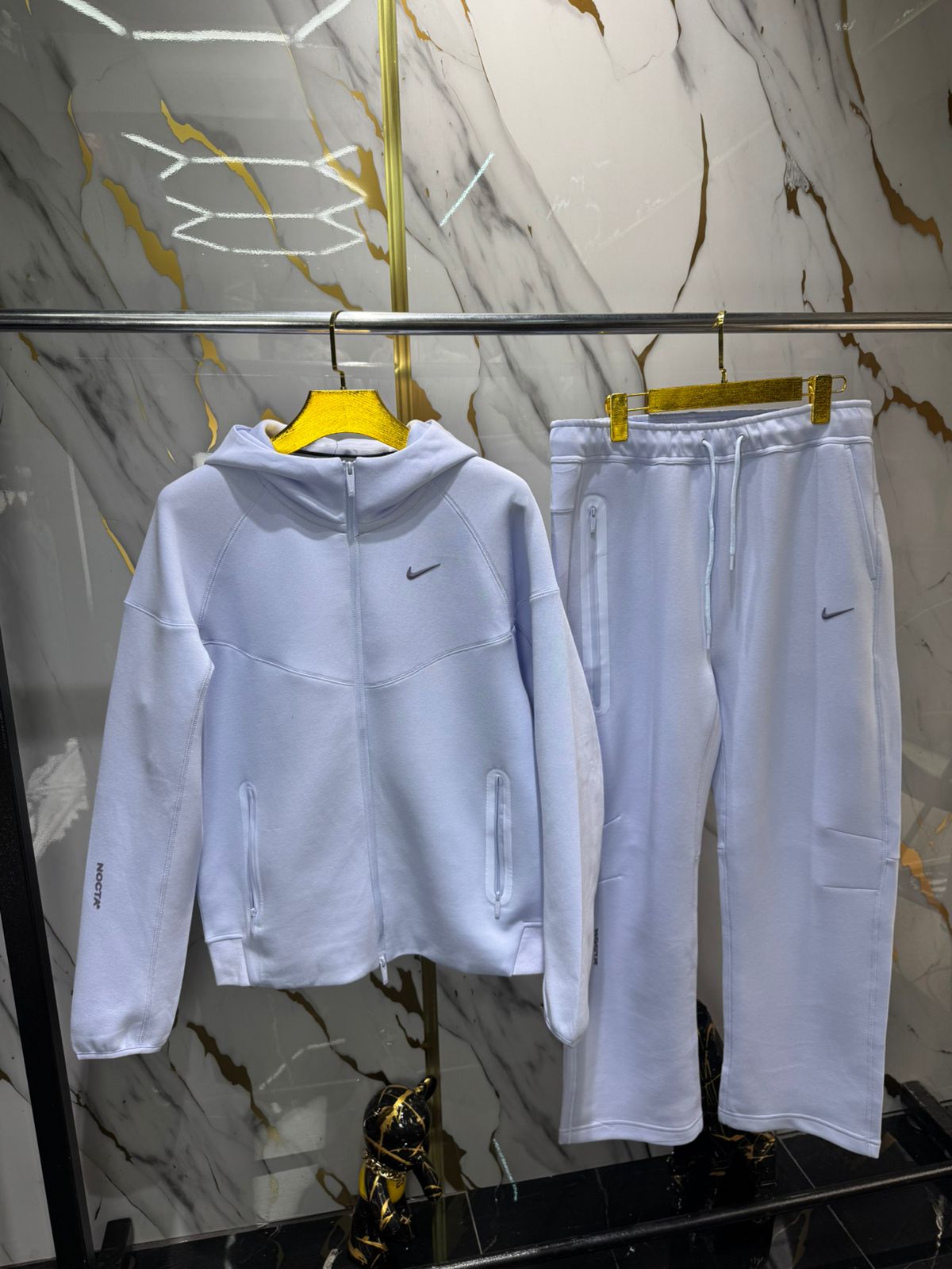 Sudadera-conjunto deportivo Nike.