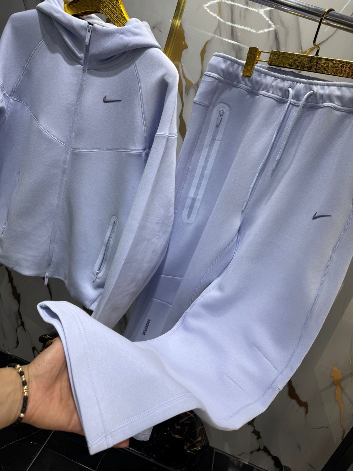 Sudadera-conjunto deportivo Nike.