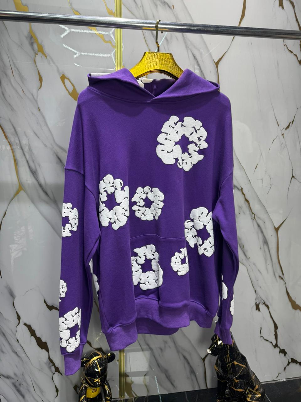 Buzo,con capucha de color morado