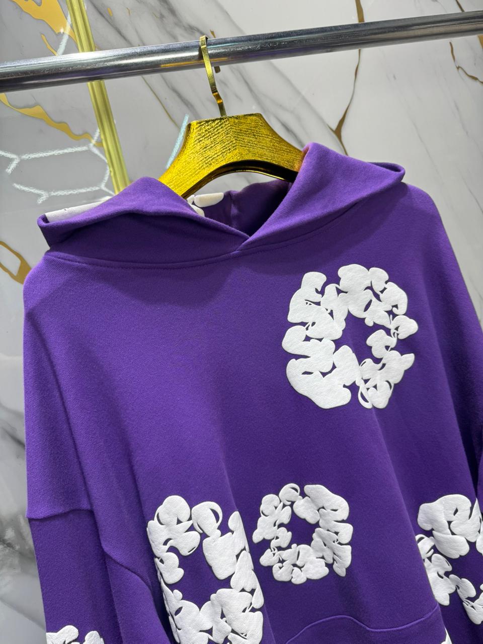 Buzo,con capucha de color morado