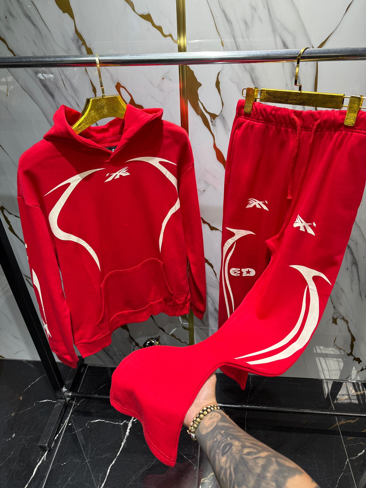Chándal de la marca Hellstar-Rojo
