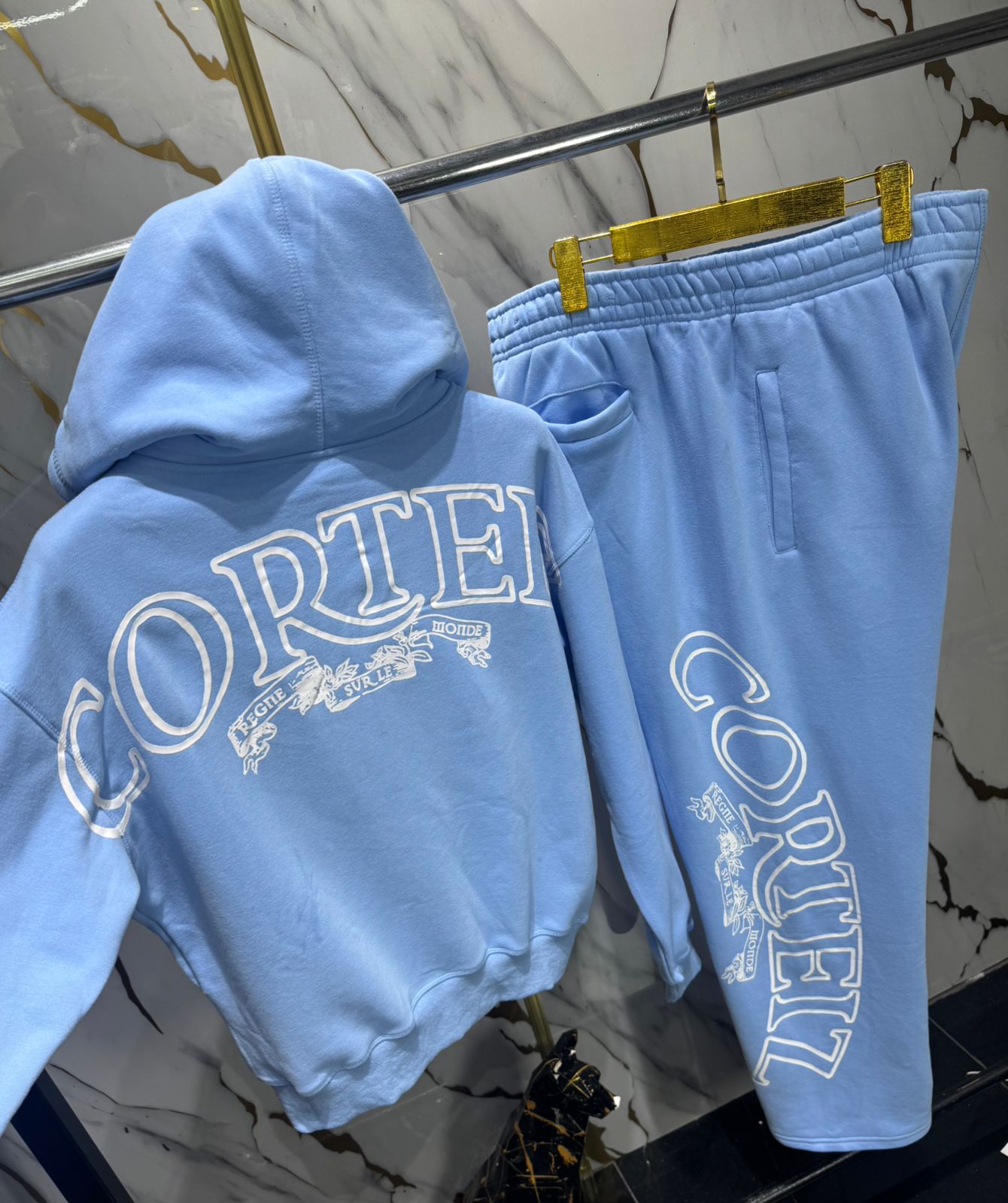 Conjunto jogger deportivo azul claro